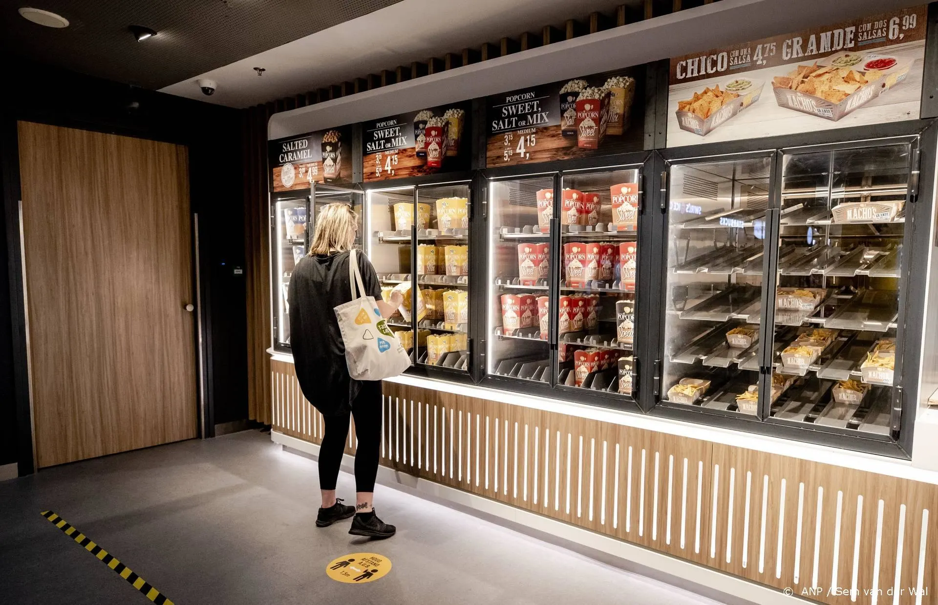 Ook geen drankje of hapje na achten in bioscoop of bij concert