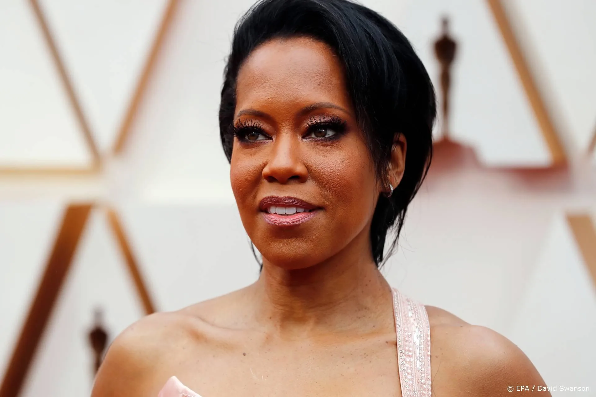 Regina King wint Emmy én eert opperrechter Ruth Bader Ginsburg
