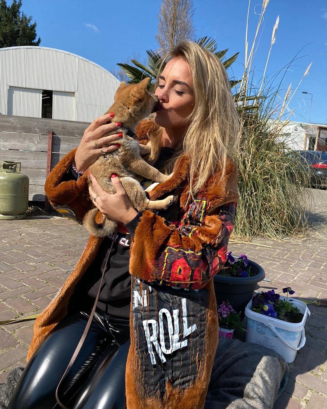 Monique maakt de tongen los met kiekje