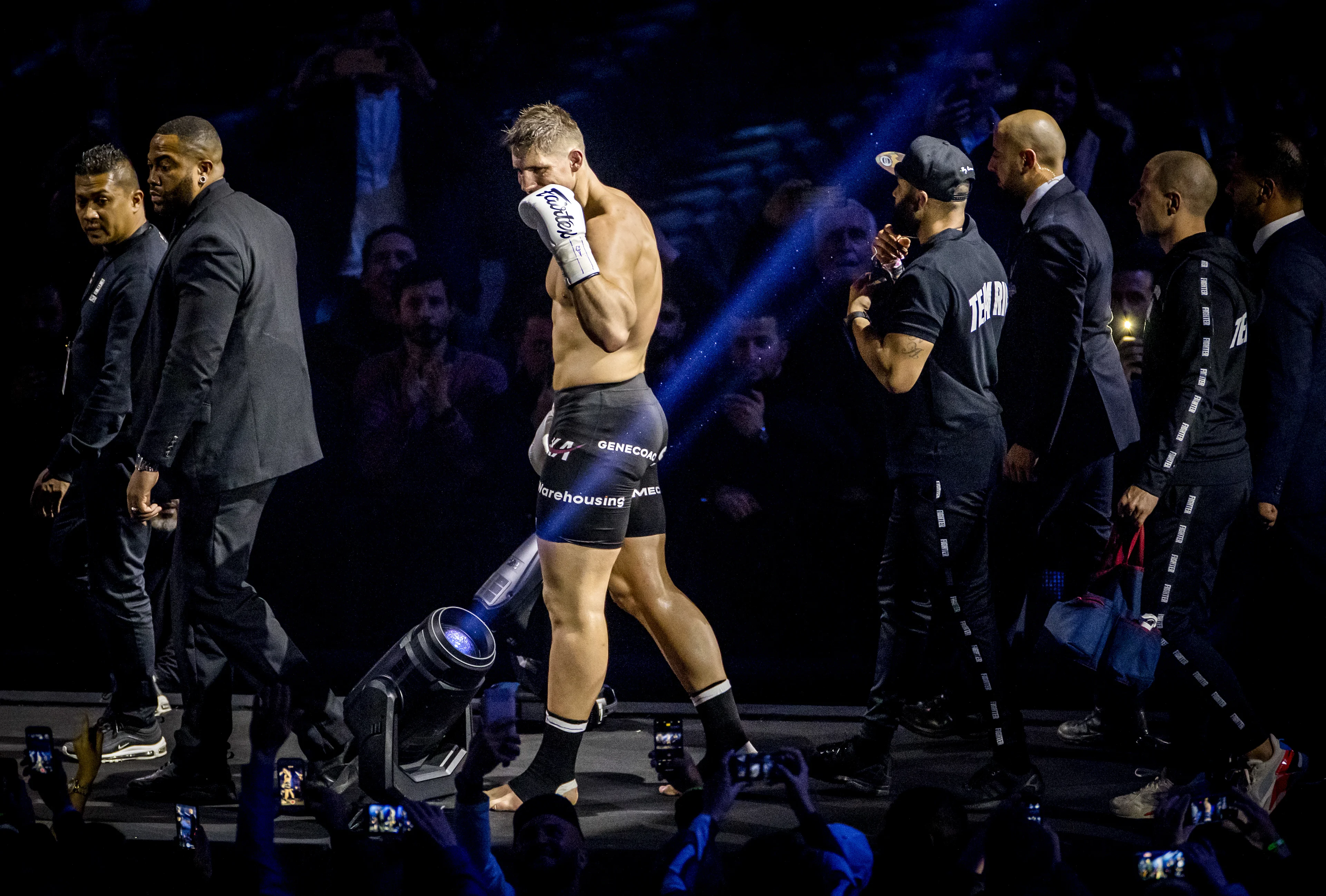 Moeder Rico Verhoeven in tranen