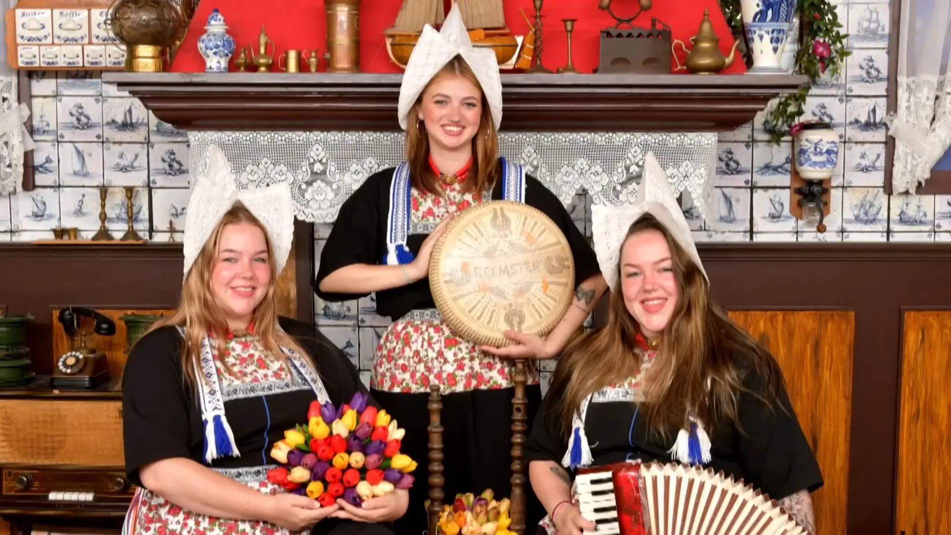 Mathilde en Gerda willen Urk net zo druk krijgen als Volendam