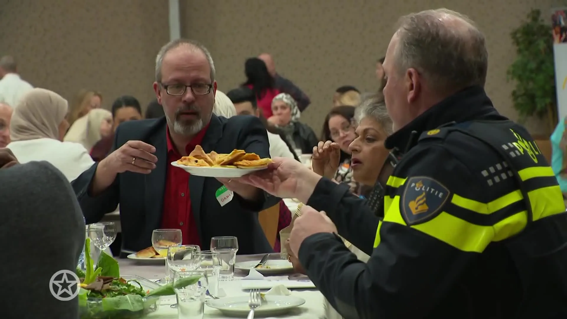 Willem-Alexander woont iftar bij: begrip is belangrijk