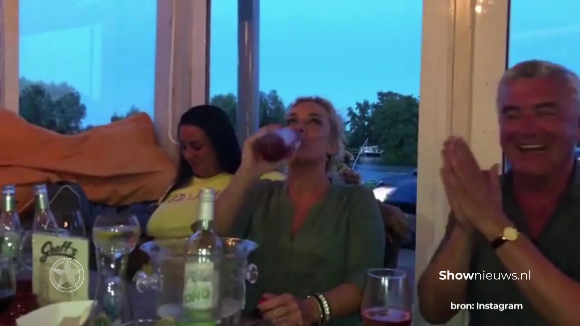 Samantha Steenwijk zingt sterren van de hemel, ondanks borreltijd!