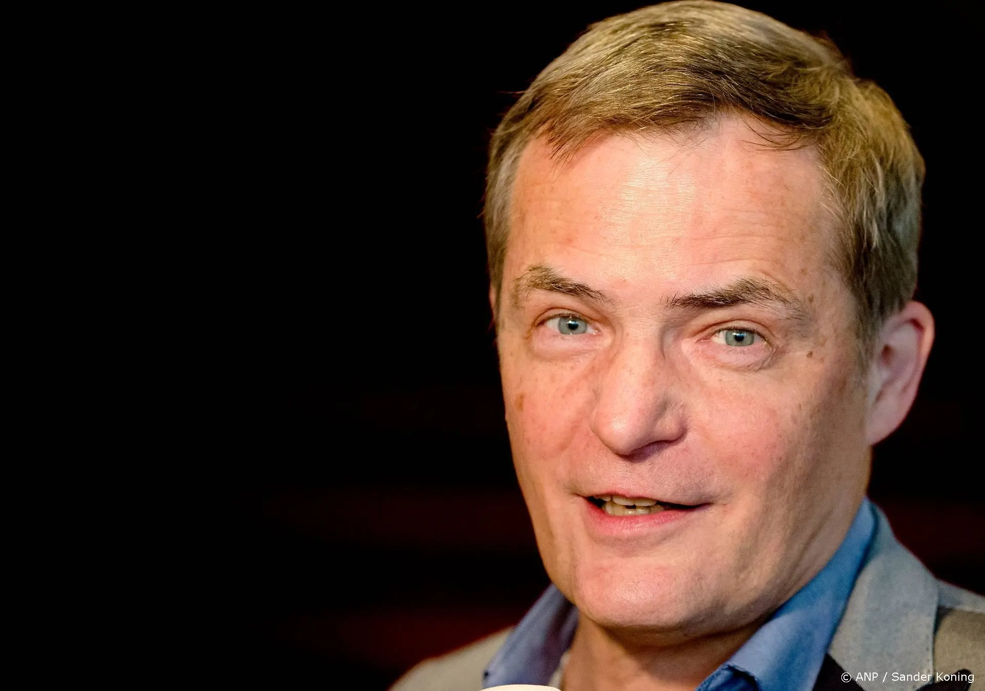 Herman Finkers brengt single De Beentjes van Sint-Hildegard uit