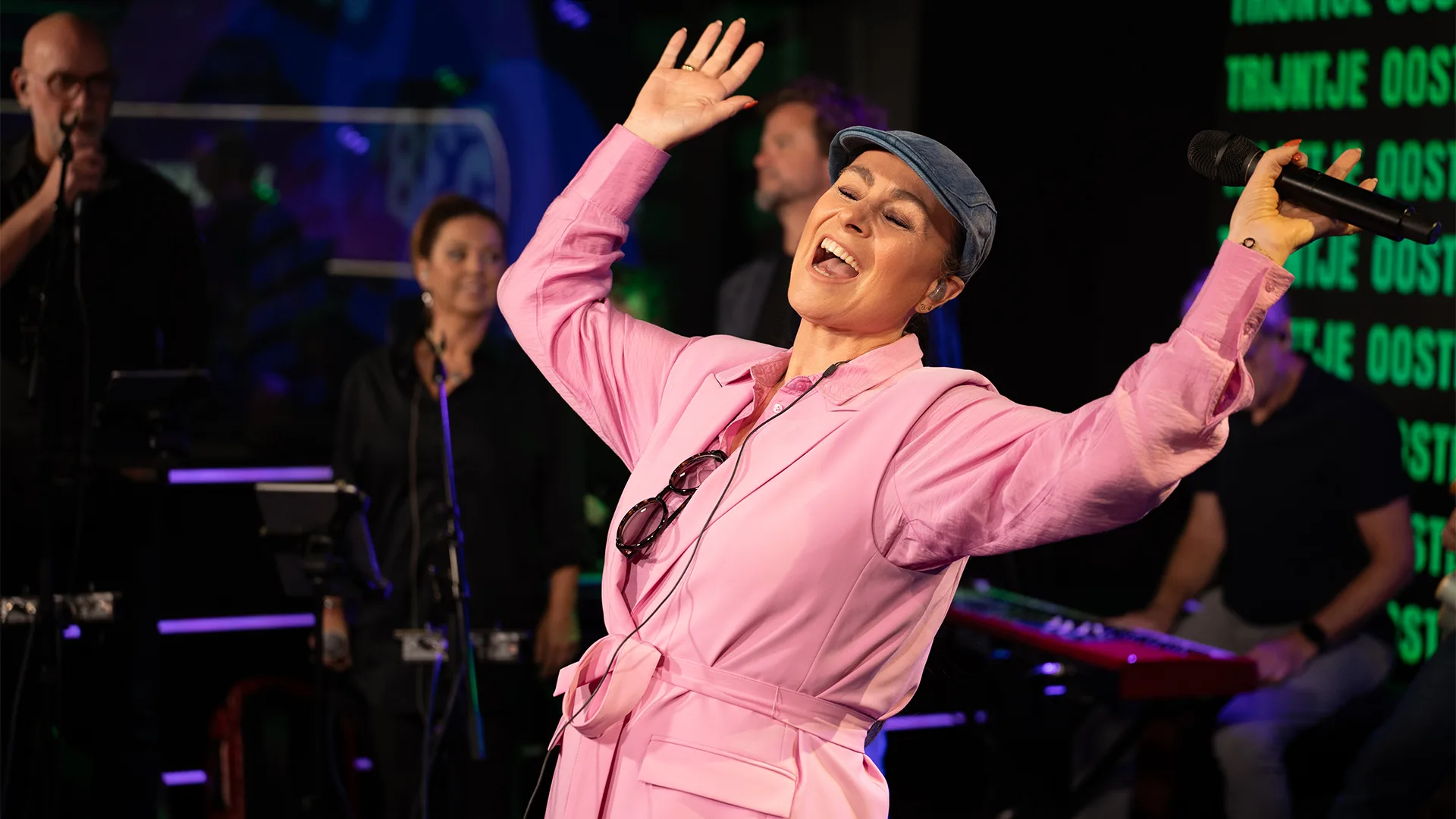 Trijntje Oosterhuis doet Don't You Worry 'bout a Thing van Stevie Wonder bij Evers & co.