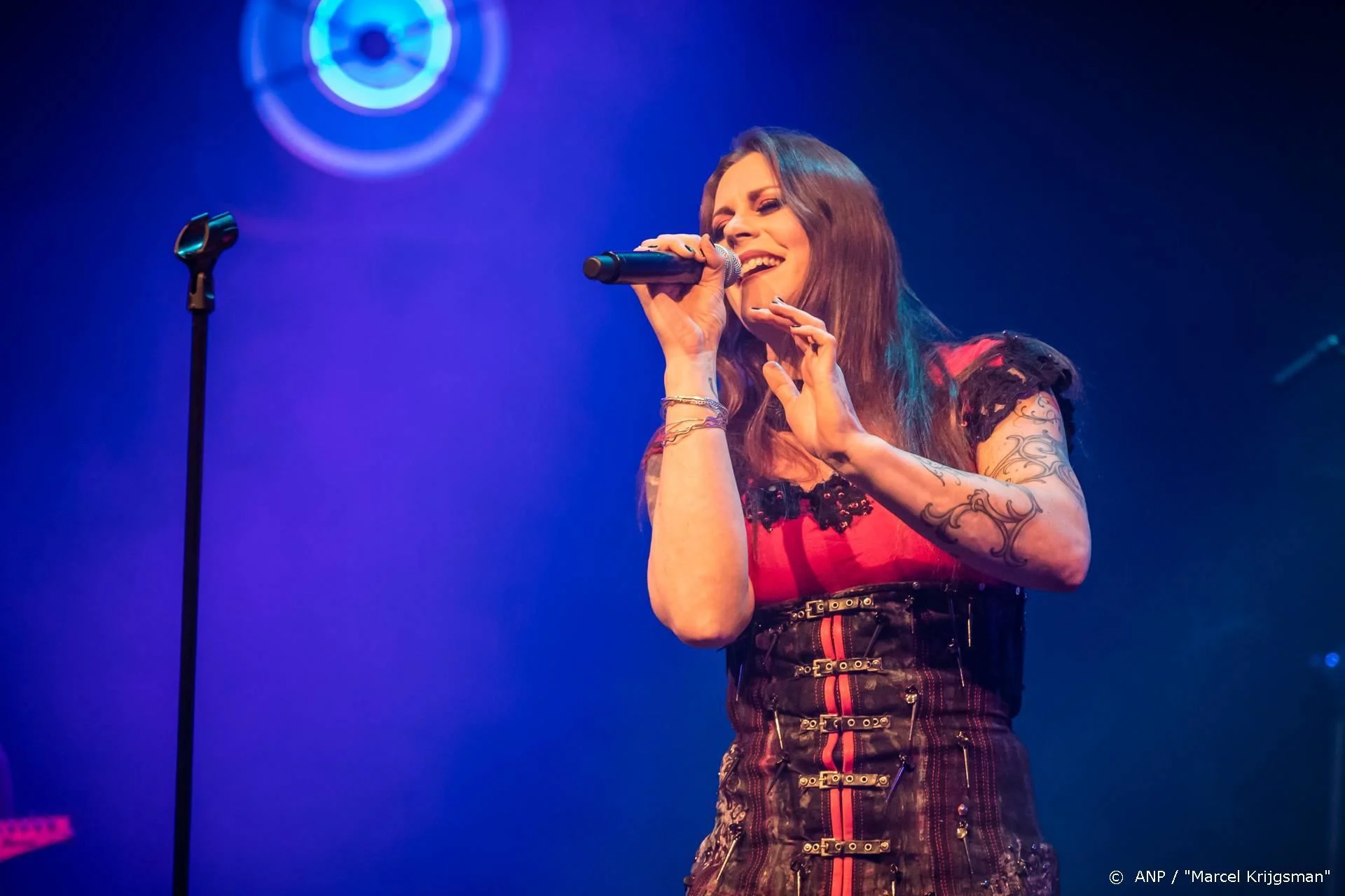 Floor Jansen zingt titelsong van War Child-documentaire