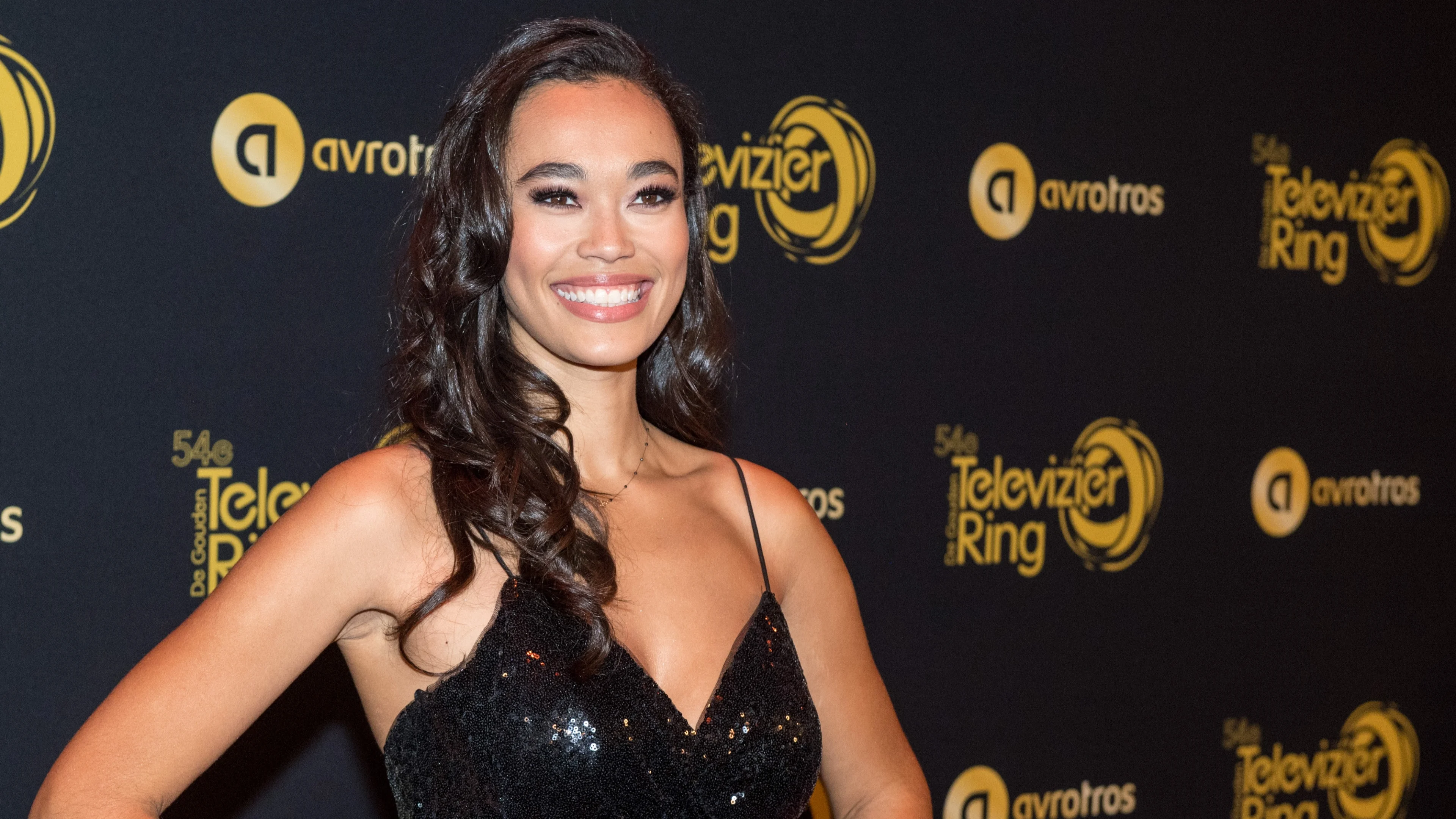 ZIEN: Romy Monteiro twerkt sensueel voor fans 