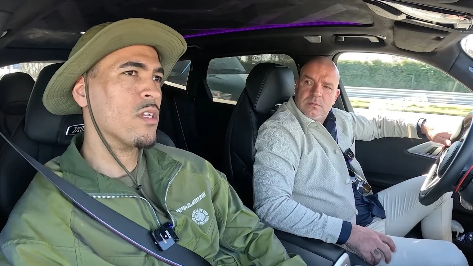 Emotioneel gesprek over jong vaderschap in Bij Andy in de Auto