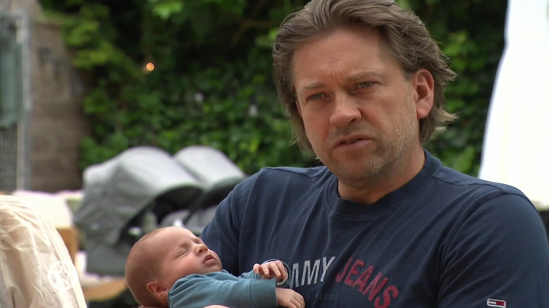 Ferri Somogyi haalt eigen tweeling door elkaar