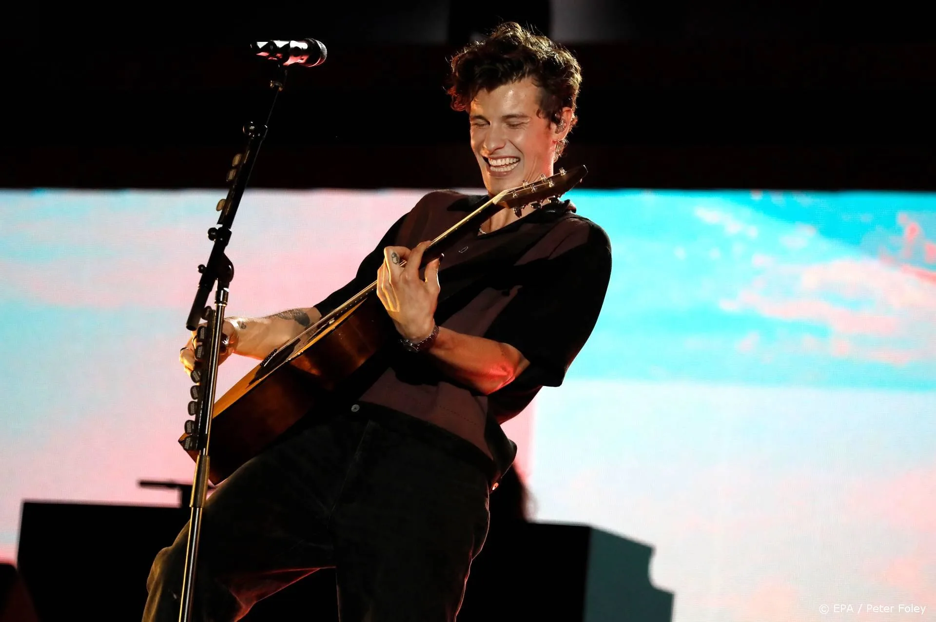 Ook Shawn Mendes legt sociale media even opzij