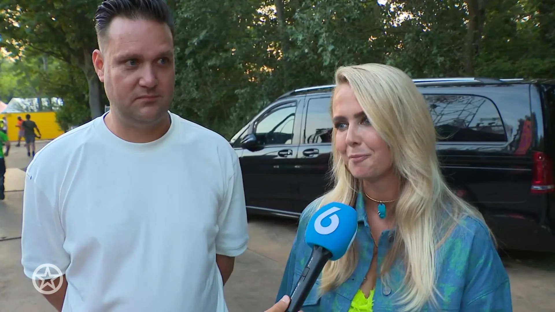 Monique Smit kondigt broer Jan aan