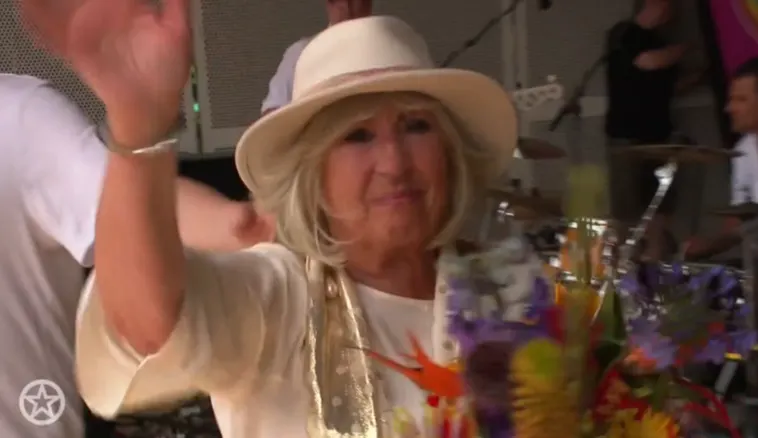 Willeke Alberti in tranen op het podium