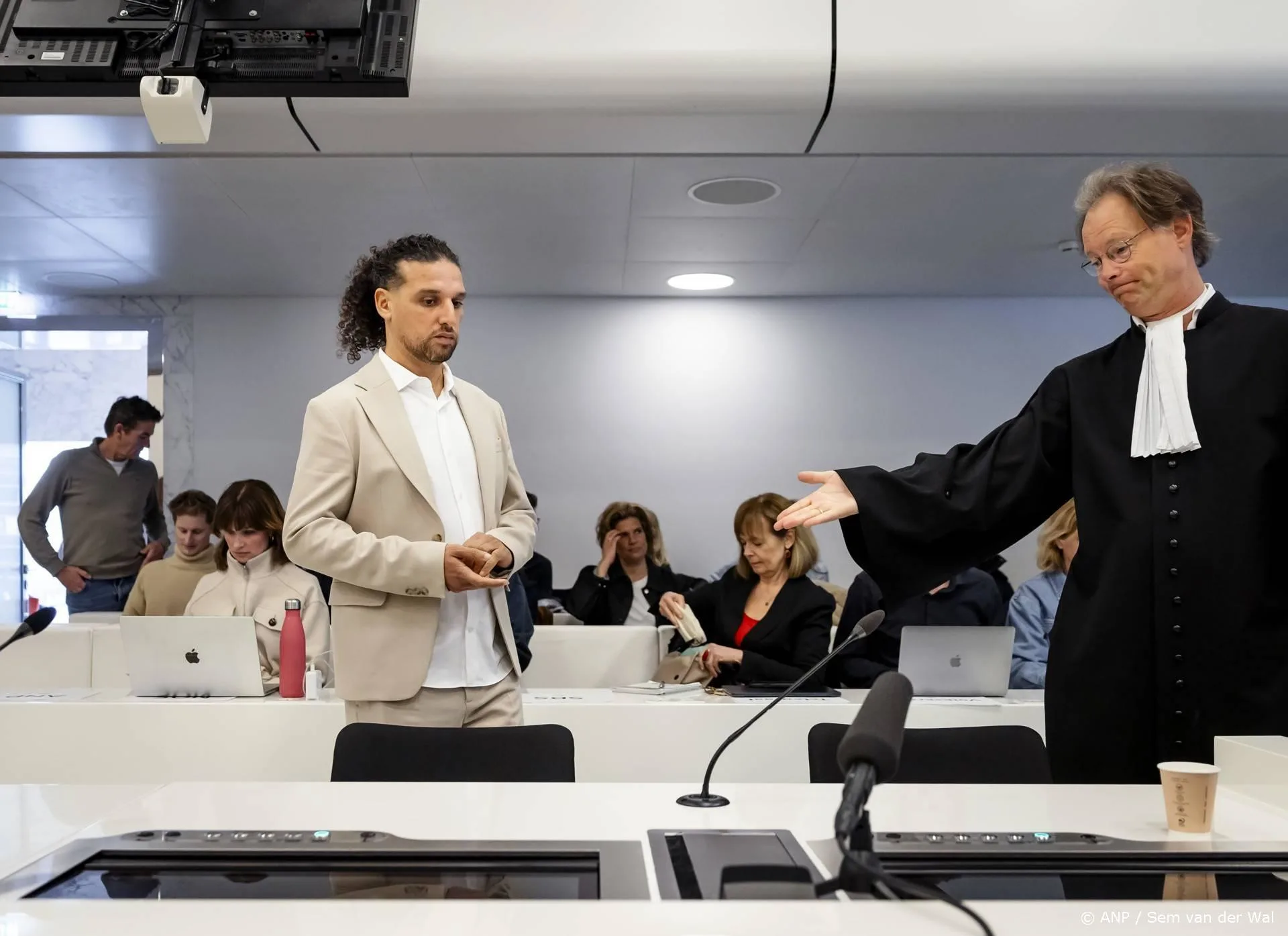 Advocaat Ali B vraagt om vrijspraak van verkrachting Naomi