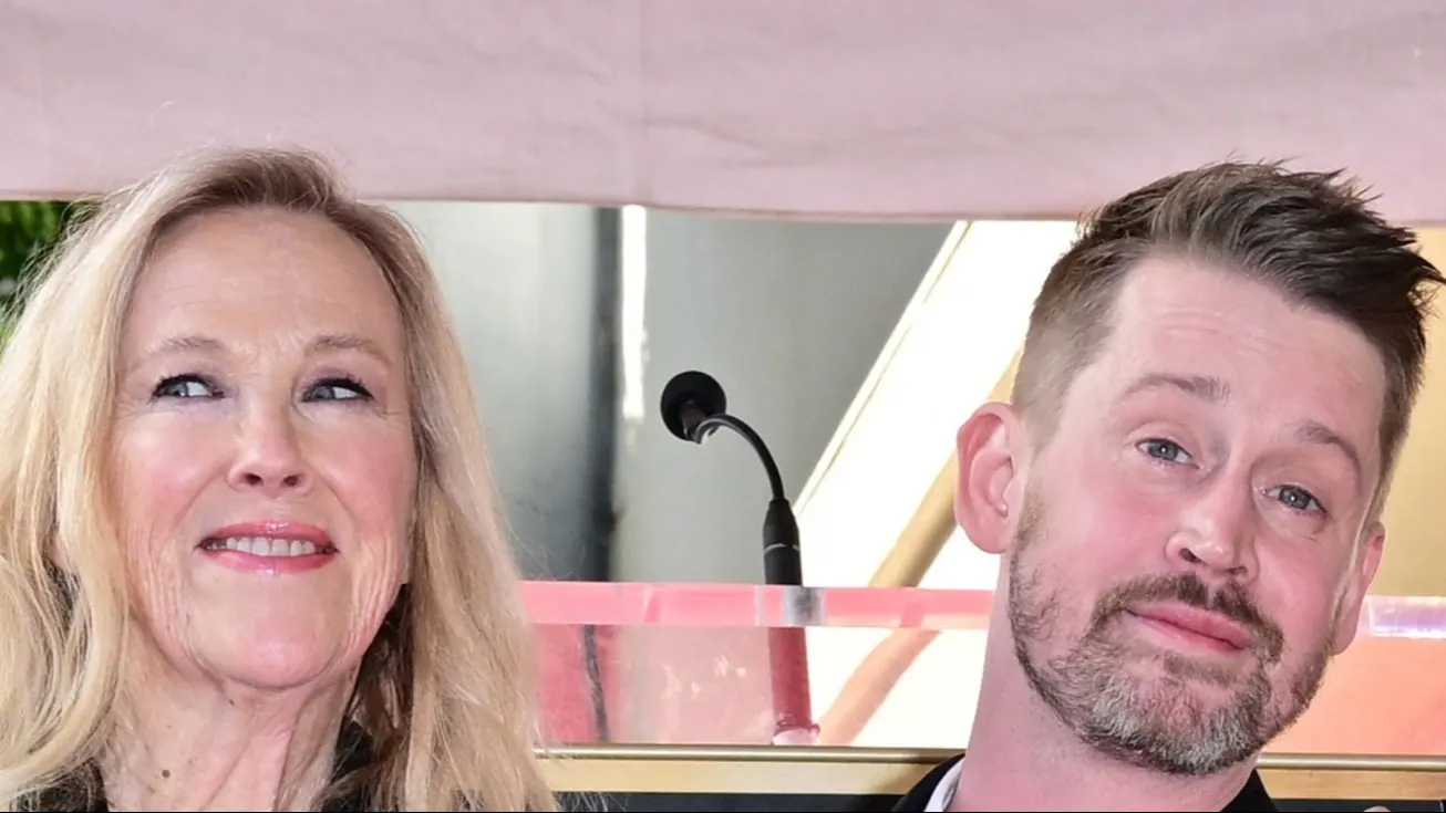 Macaulay Culkin neemt emotioneel afscheid van Home Alone-moeder Catherine O'Hara
