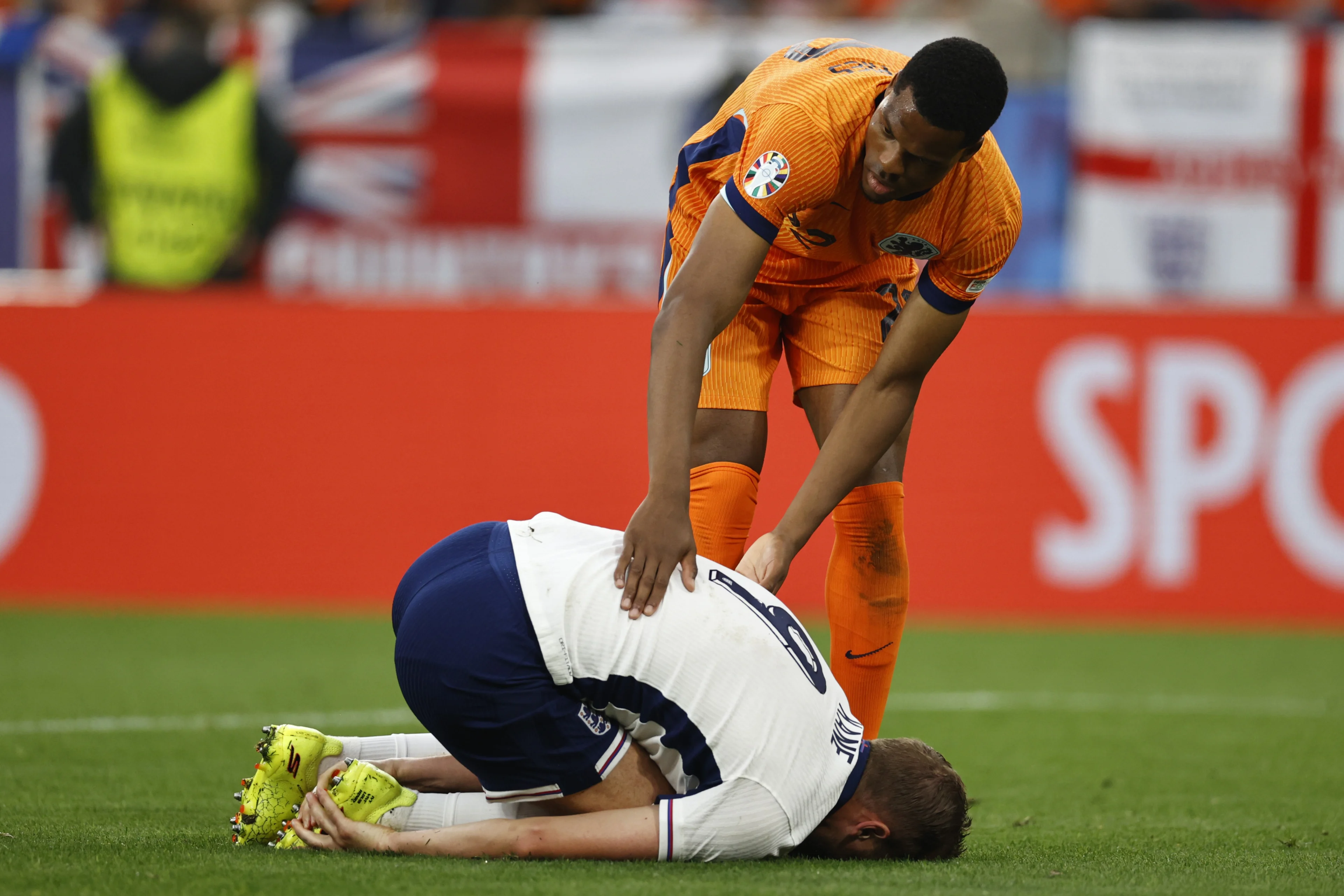 EK-kijkers woest op scheidsrechter tijdens EK-wedstrijd