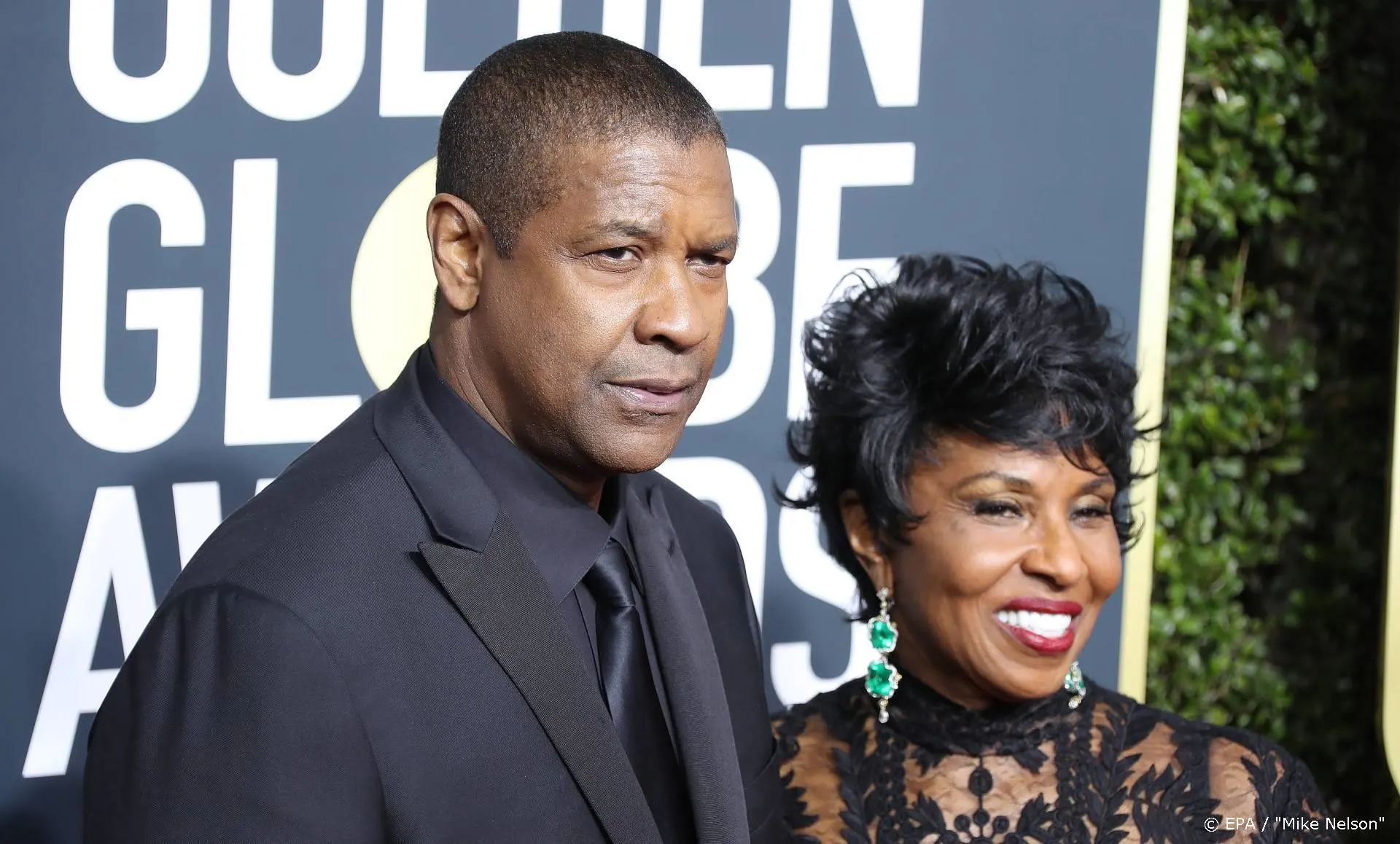 Denzel Washington helpt dakloze man met oversteken