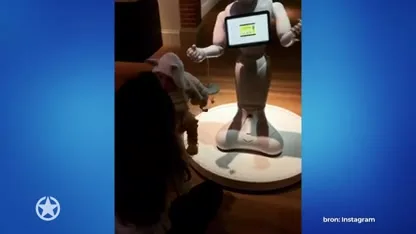 Cute! Bibi en Teddy met de voetjes van de vloer!