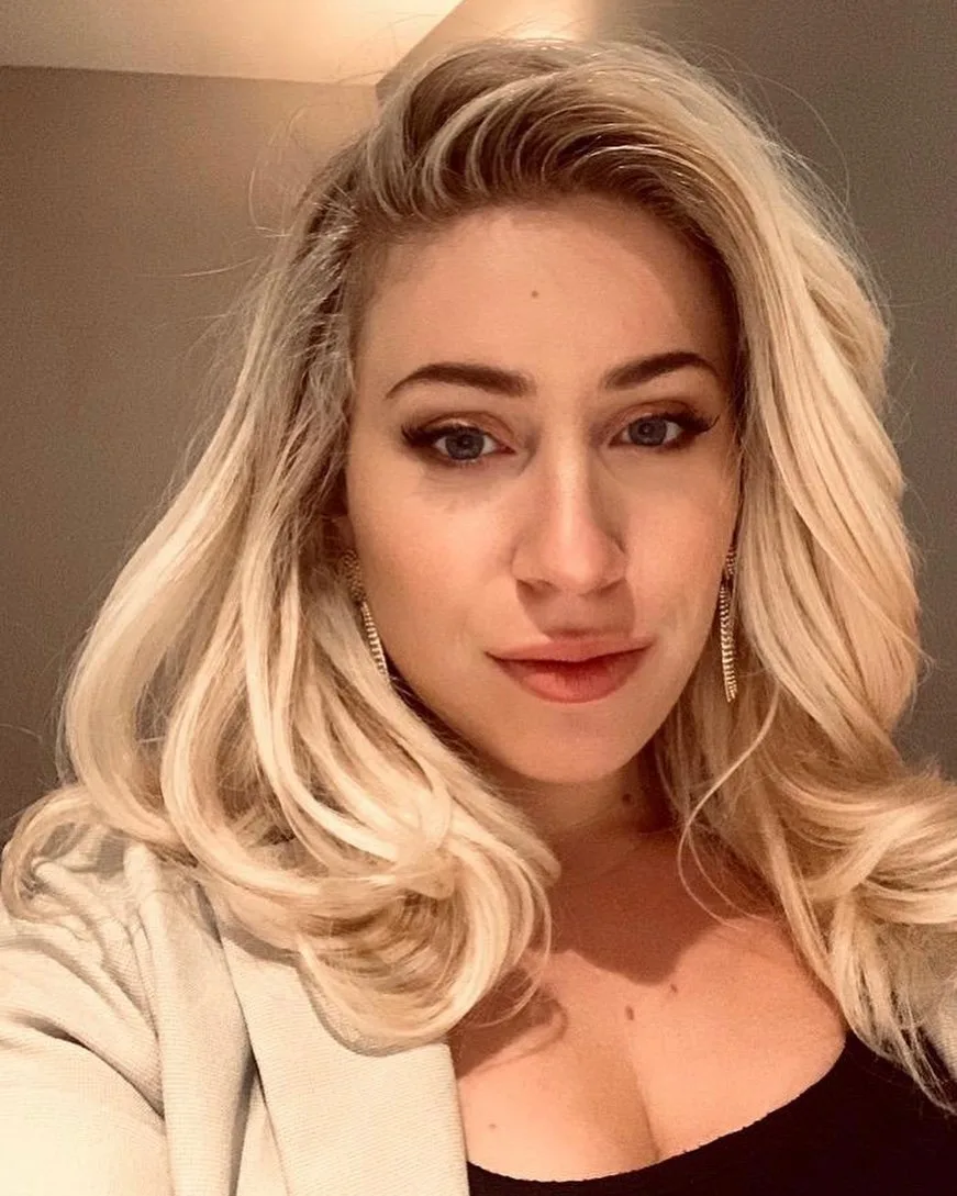 OG3NE-Lisa verbluft volgers met waanzinnig badpak