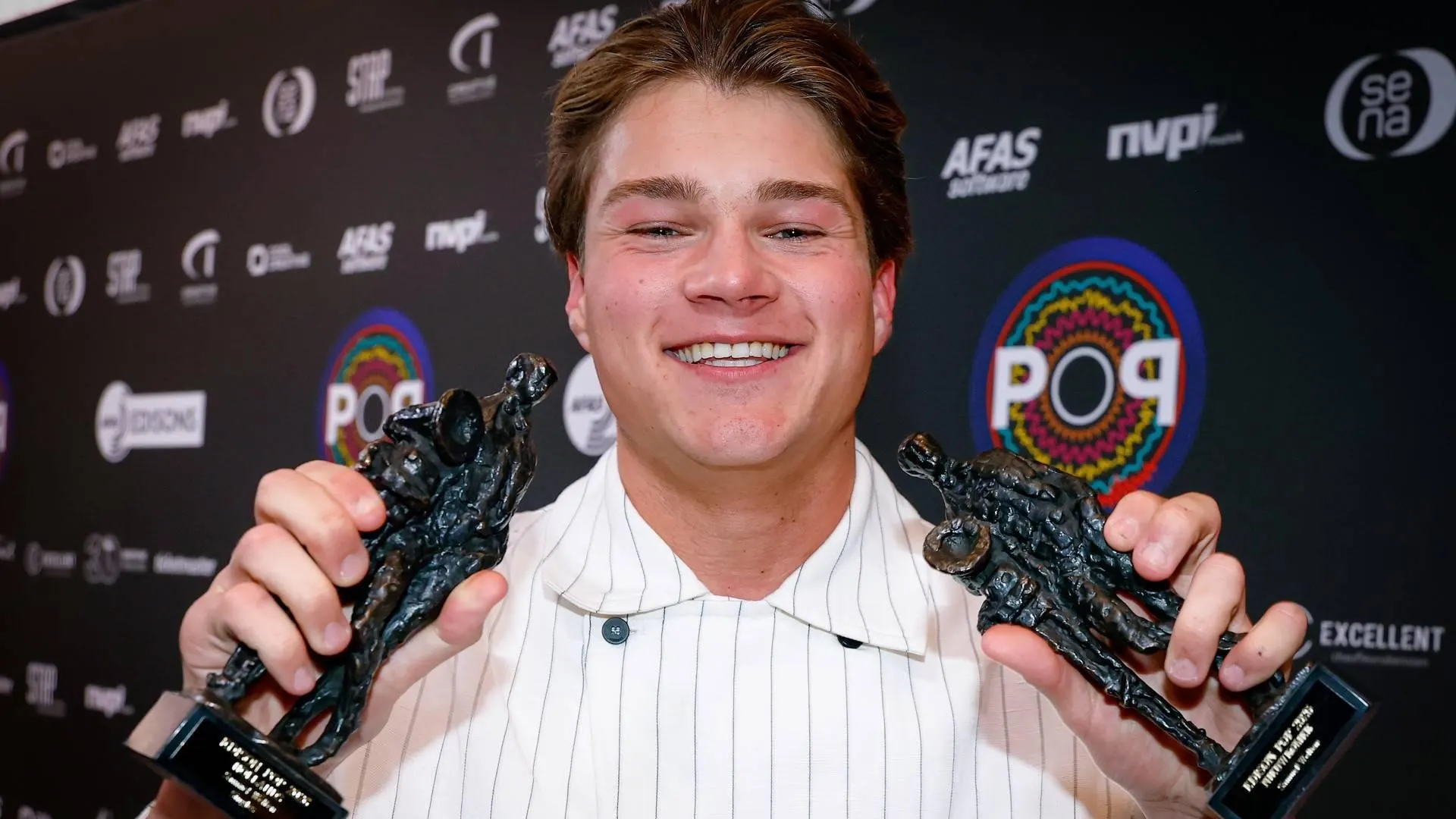 Koning schaatst op lied Samuel Welten, oma attendeert haar kleinzoon