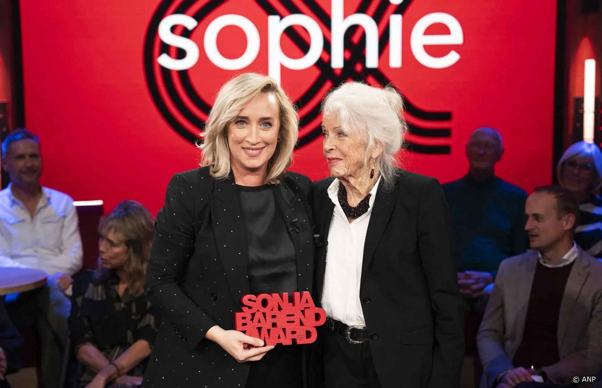 Eva Jinek vol bewondering over Sonja Barend