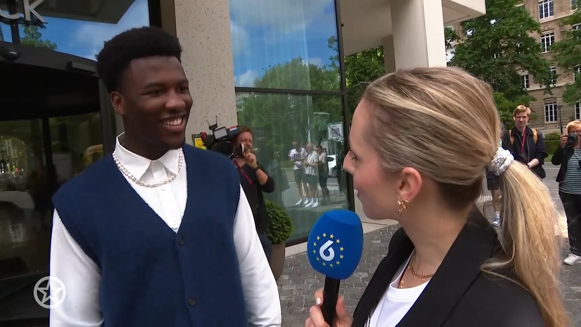 Claude reageert op uitgekte beelden bij uitzwaaimoment