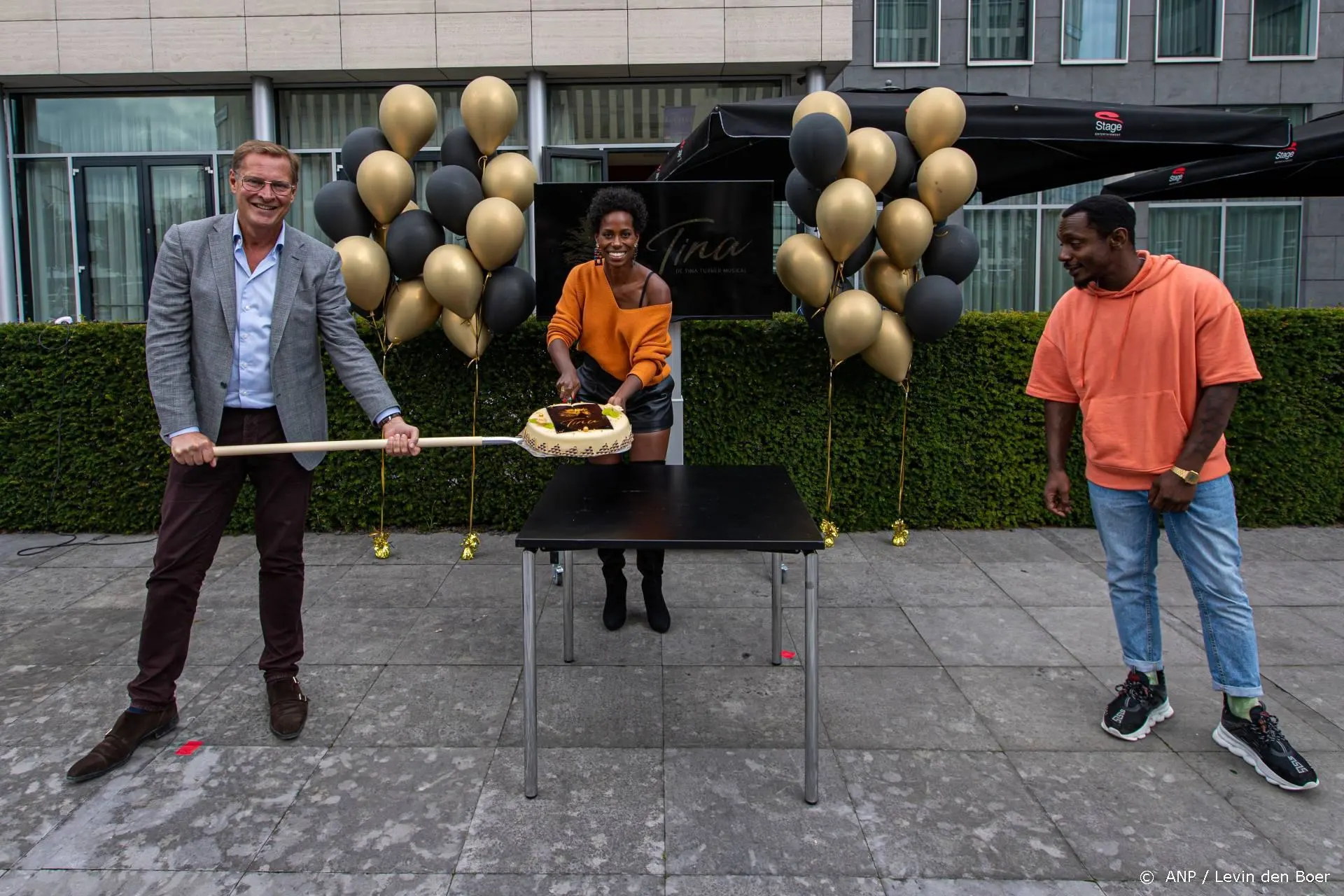 TINA-musical scène voor scène coronaproof gemaakt