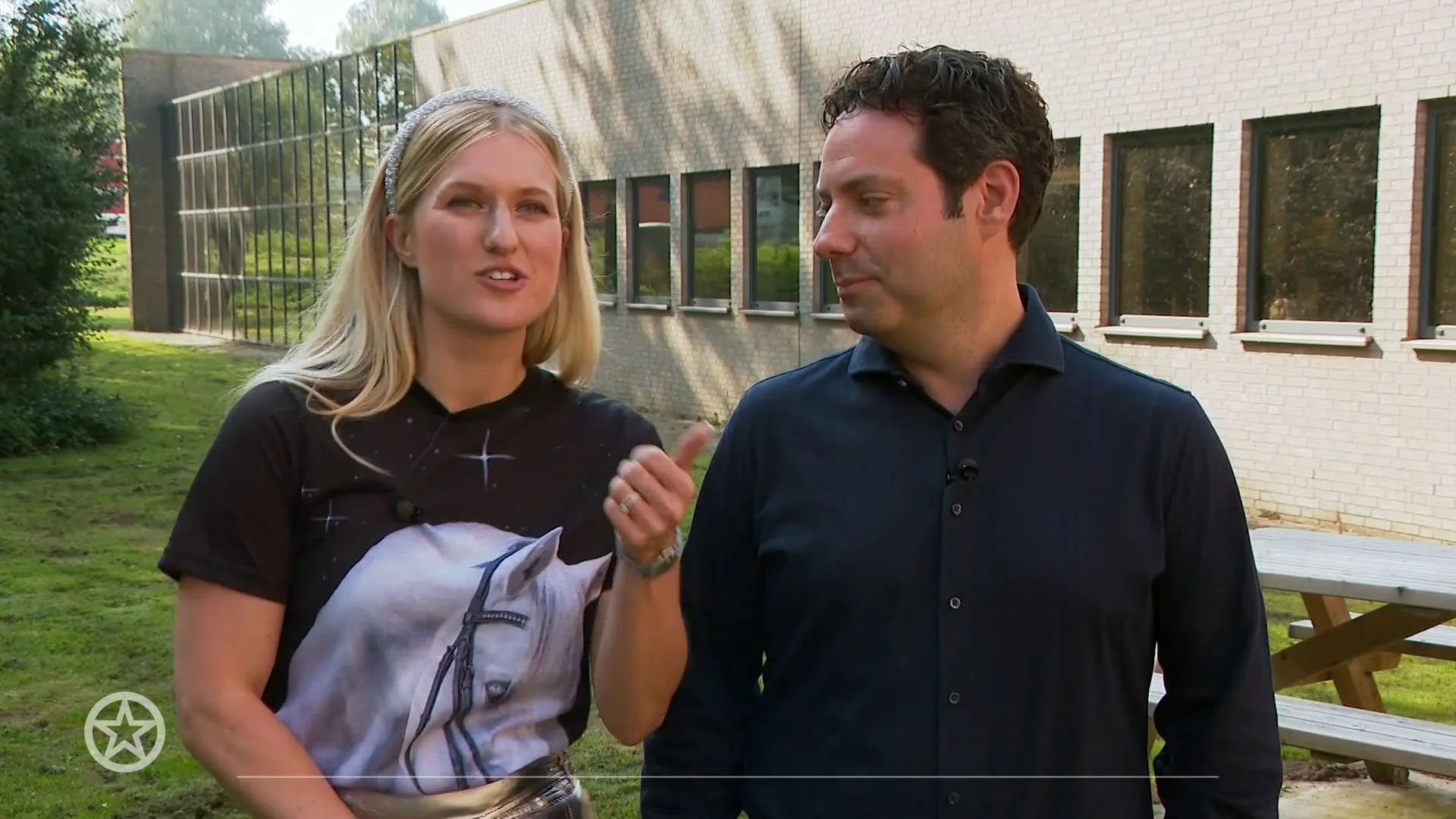 Britt Dekker vertelt waarom déze BN'er niet op haar bruiloft was 