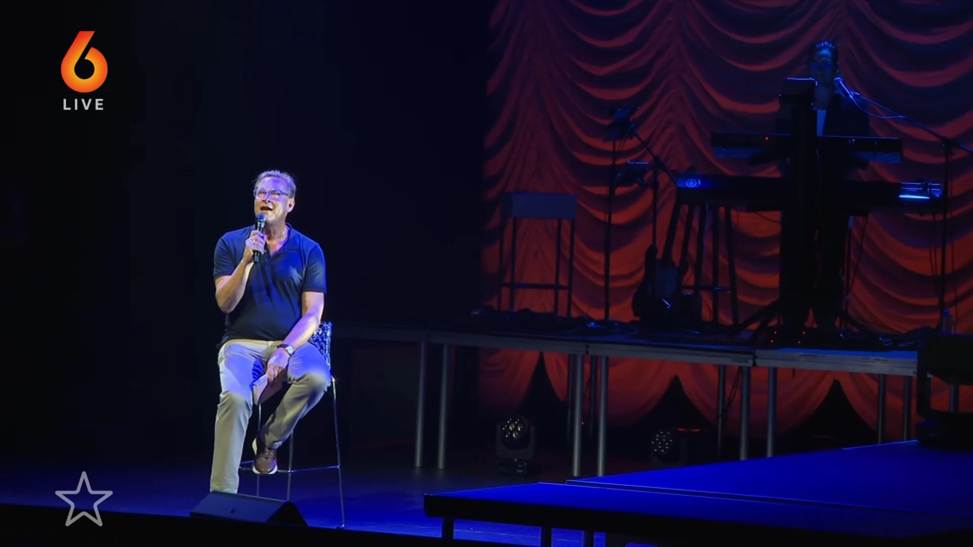 Albert Verlinde na veertig jaar weer zingend op het toneel