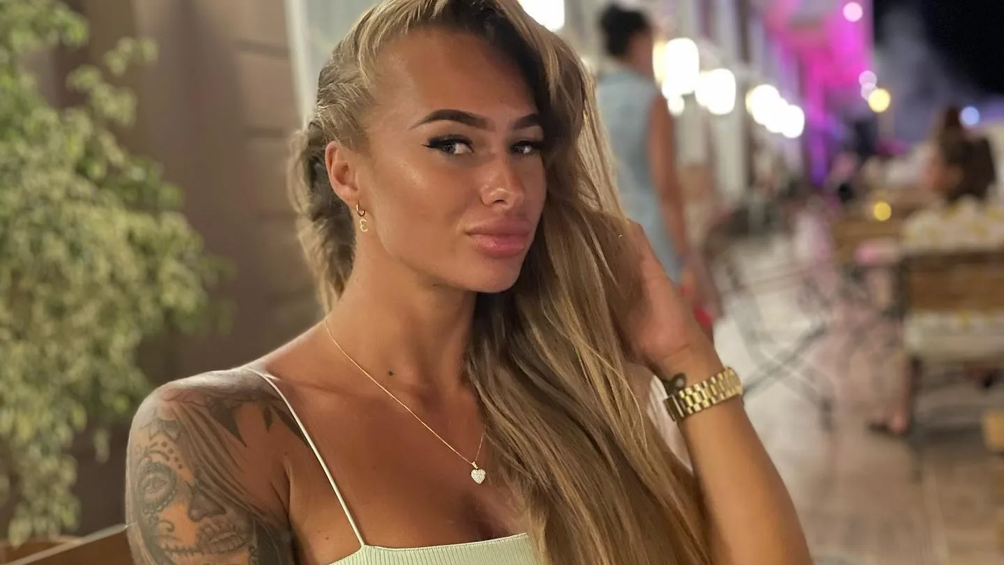 EMIDJ-Annebel over onzekerheid: 'Vond bepaalde dingen niet mooi'