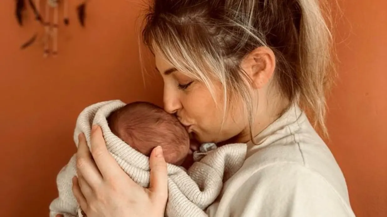 Actrice Sarah Chronis bevallen van een dochter