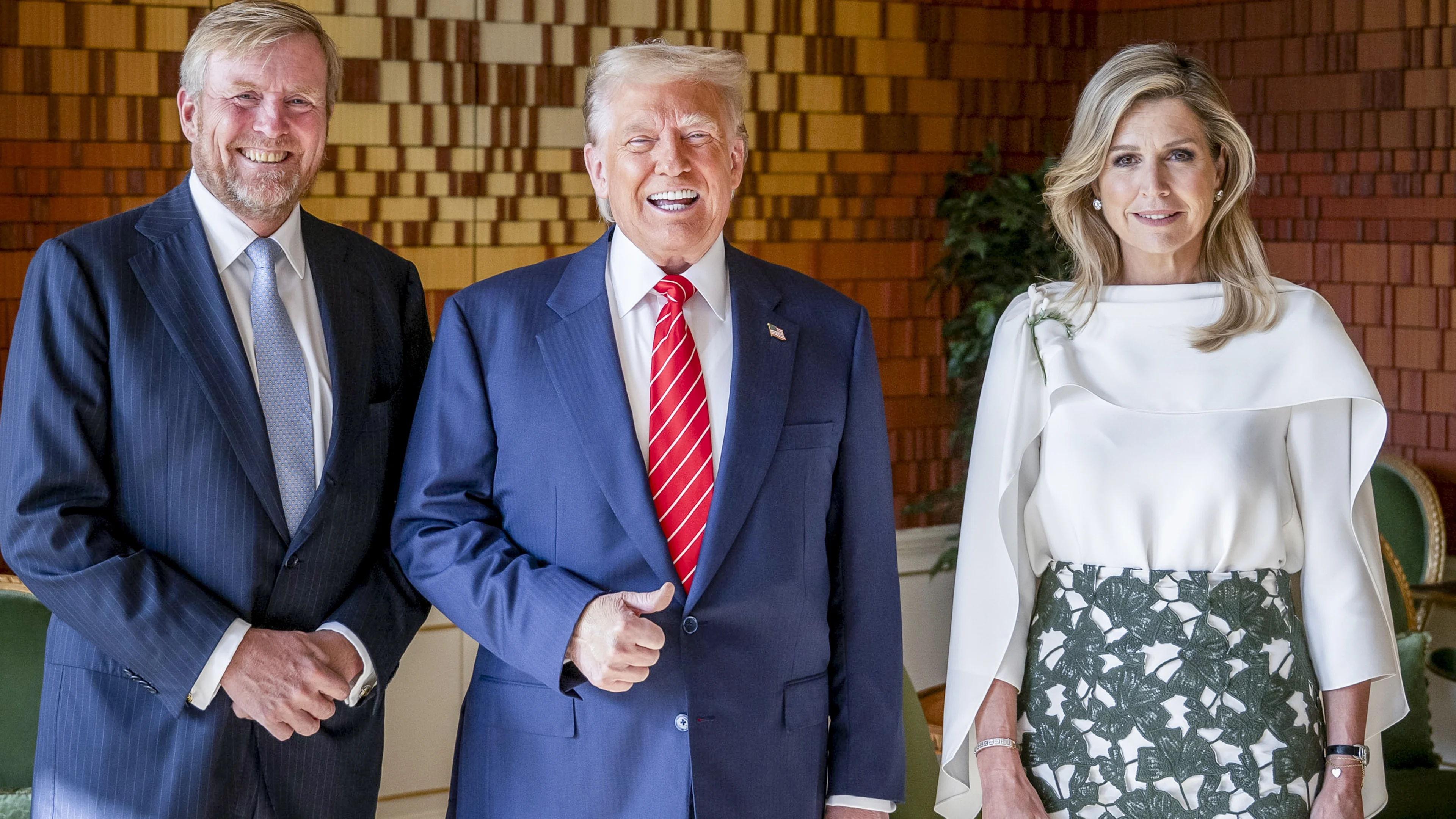 ZIEN: Máxima gaat viral met genadeloze 'Trump-imitatie'