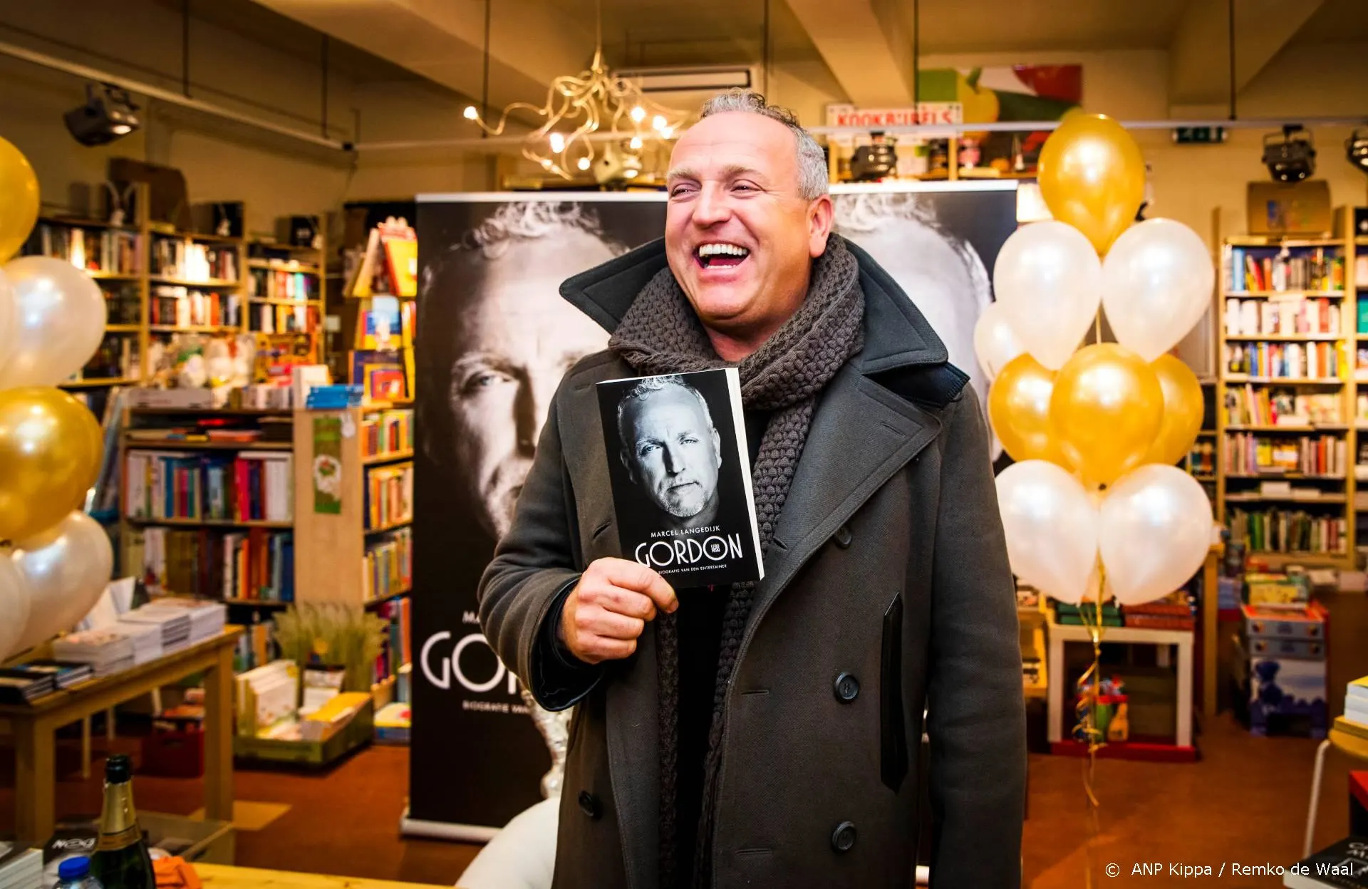 Gordon kan weer lachen en viert dat met pikante maaltijd