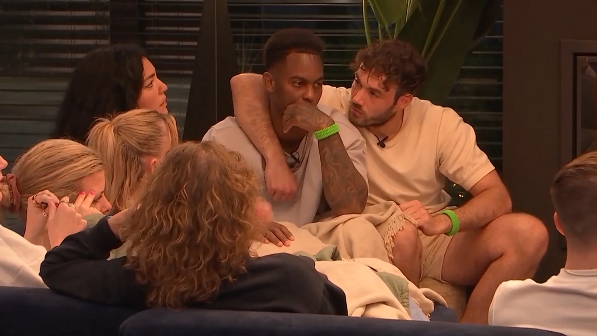 Bewoners in tranen: Jerwien deelt heftig nieuws