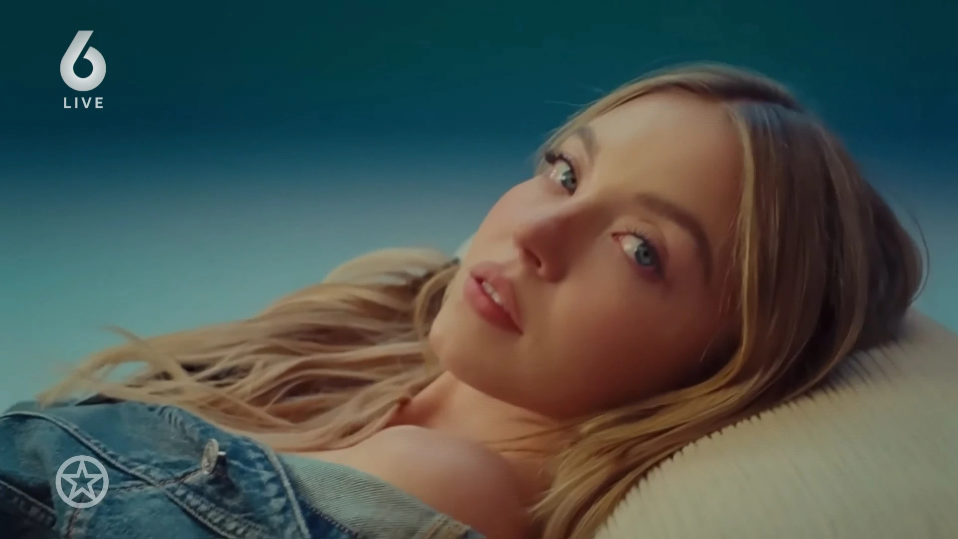 Populair jeansmerk onder vuur na 'racistische' reclame met Sydney Sweeney