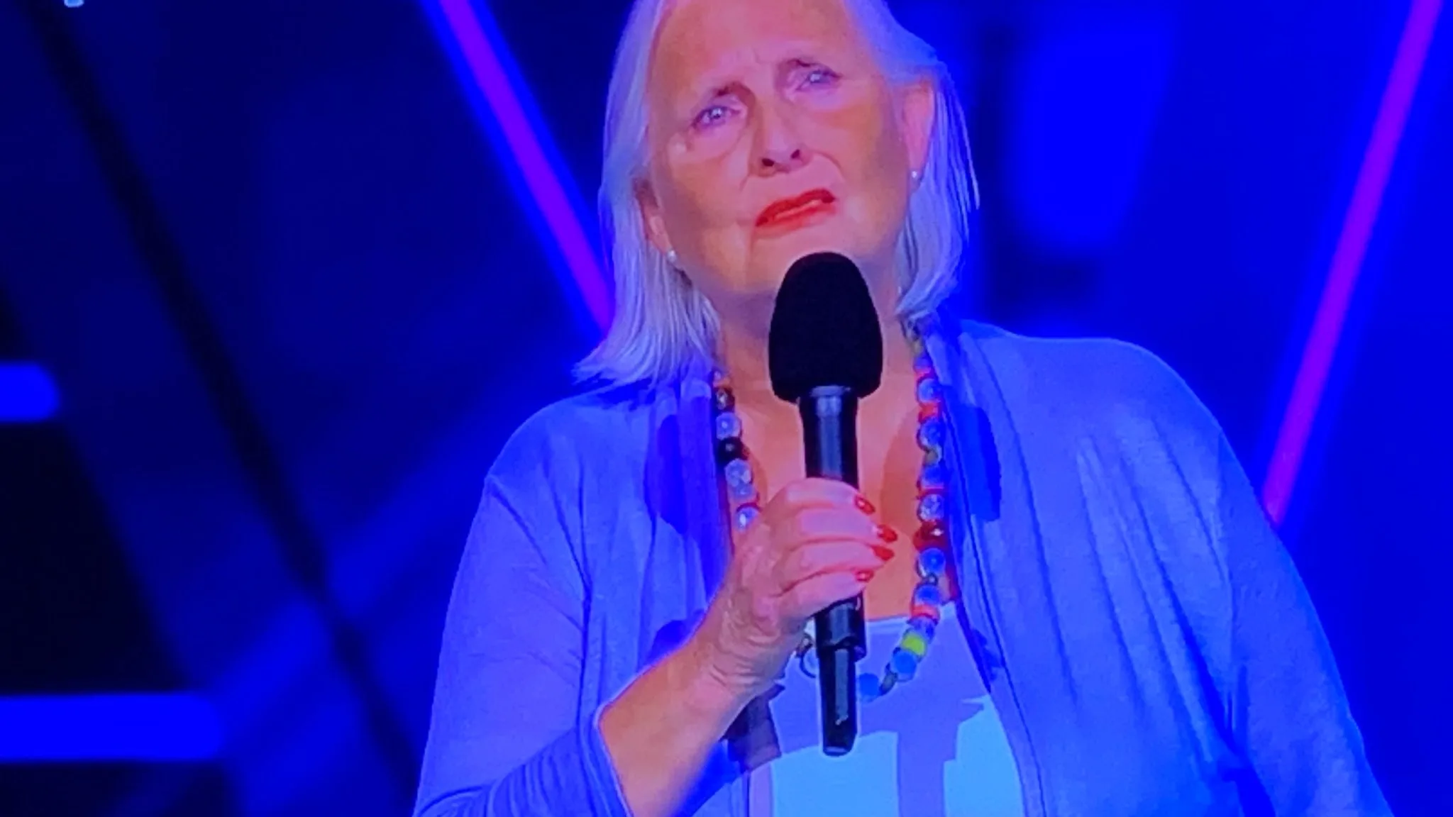 The Voice Senior-coaches én kijkers diep geraakt door auditie oudste deelnemer 