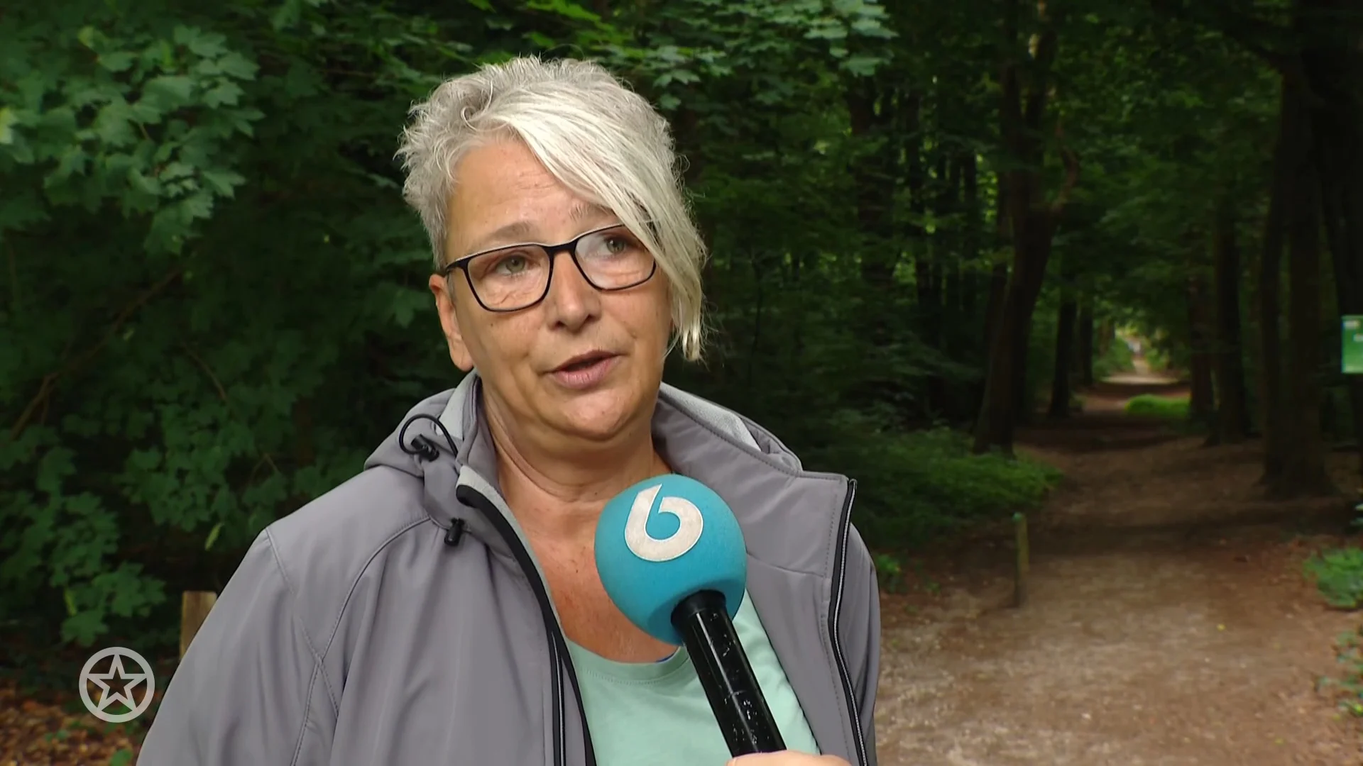 Zoekgroep hard op zoek naar de vermiste hond van Mart Hoogkamer