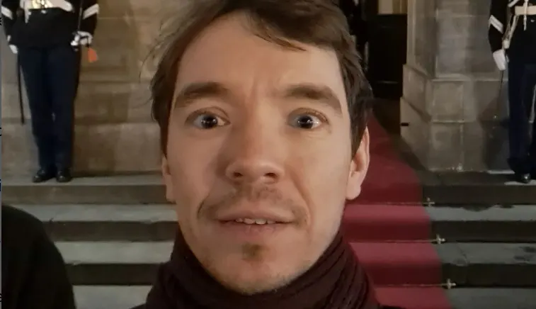 Schokkende beelden van aanval op cabaretier vrijgegeven