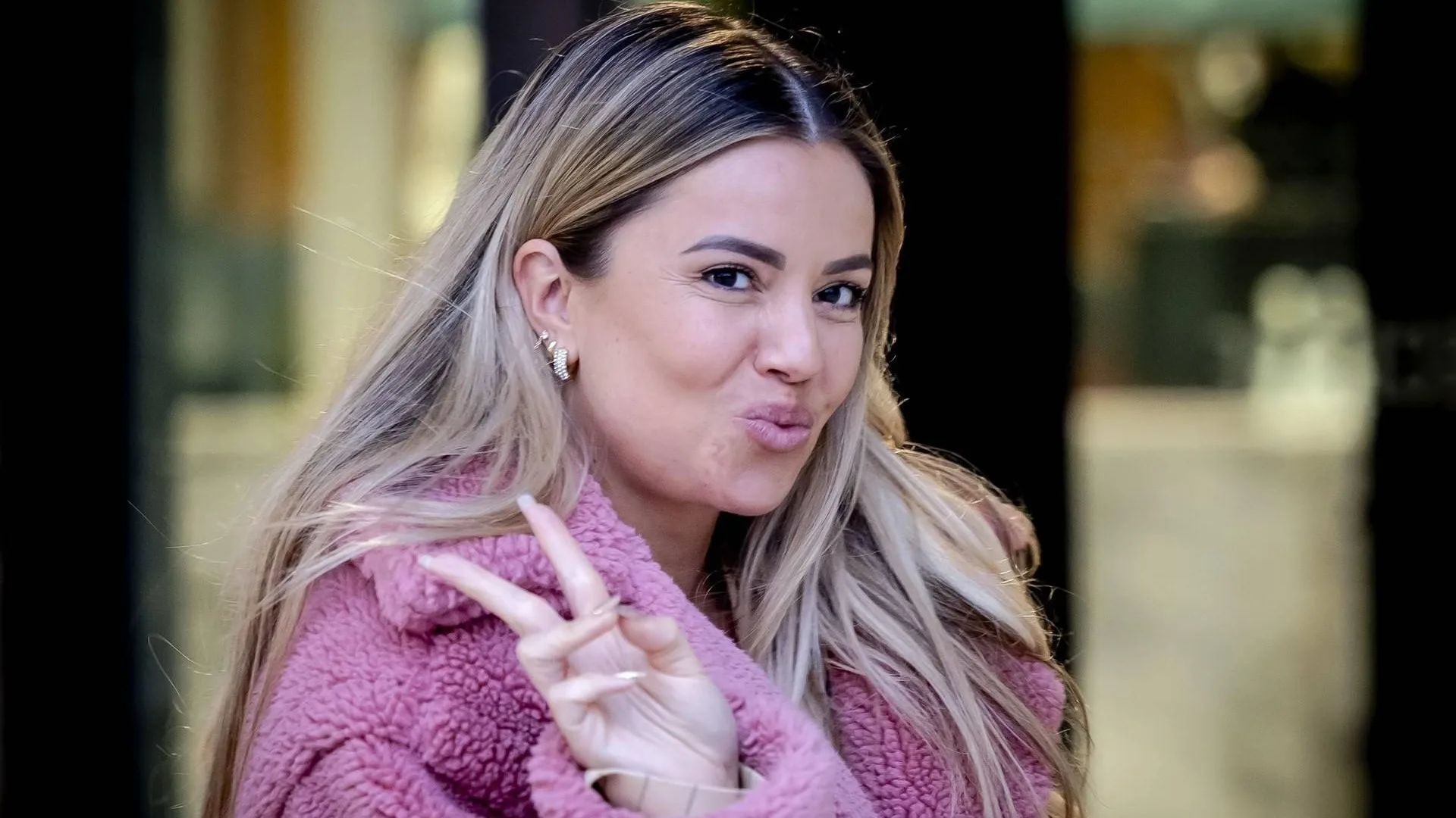 Zwangere Yvonne Coldeweijer trapt op de rem: 'Bizar hoge hartslag'