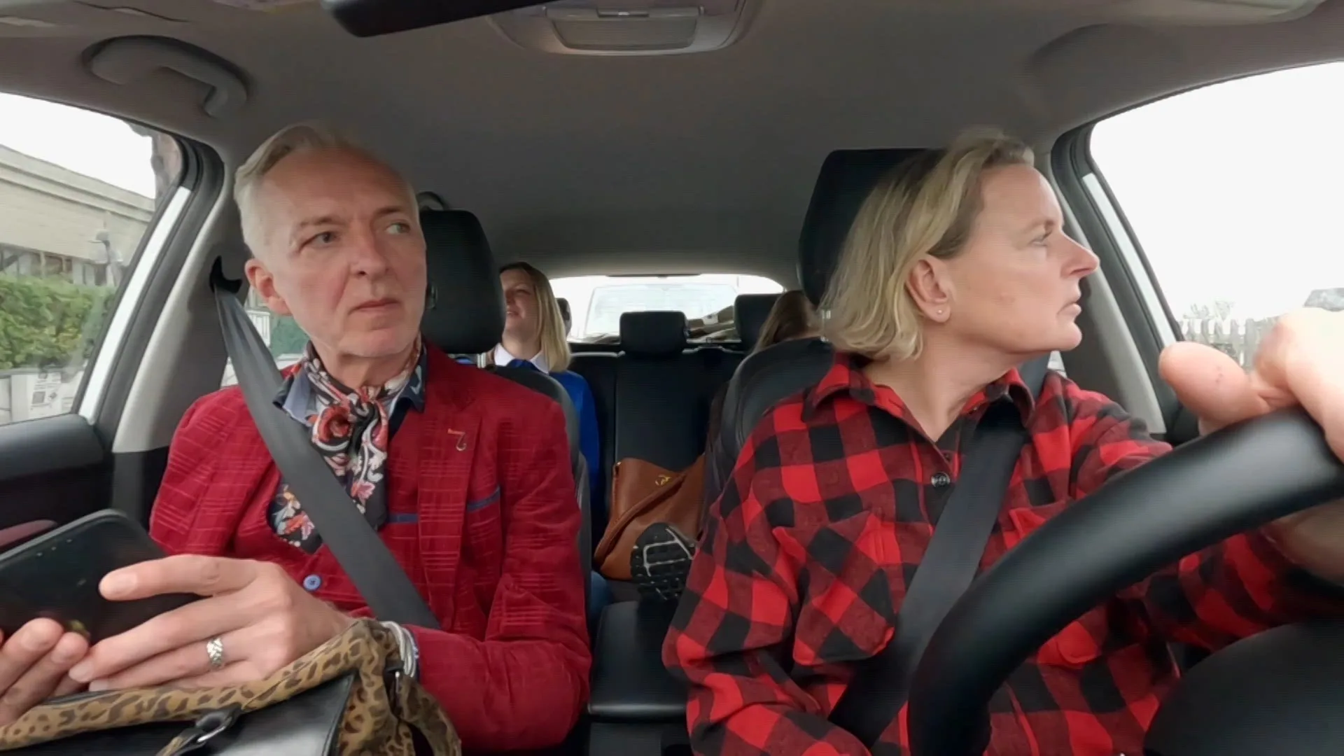 Boze Martien stapt uit auto: 'Ik wil niet uitgemaakt worden voor mongool!'