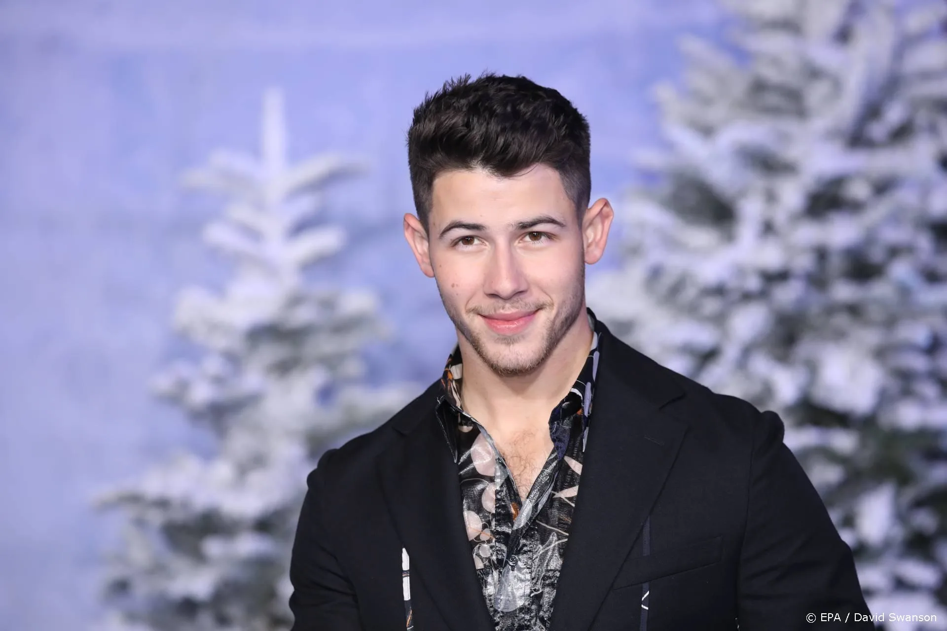 Nick Jonas maakt debuut als presentator Saturday Night Live