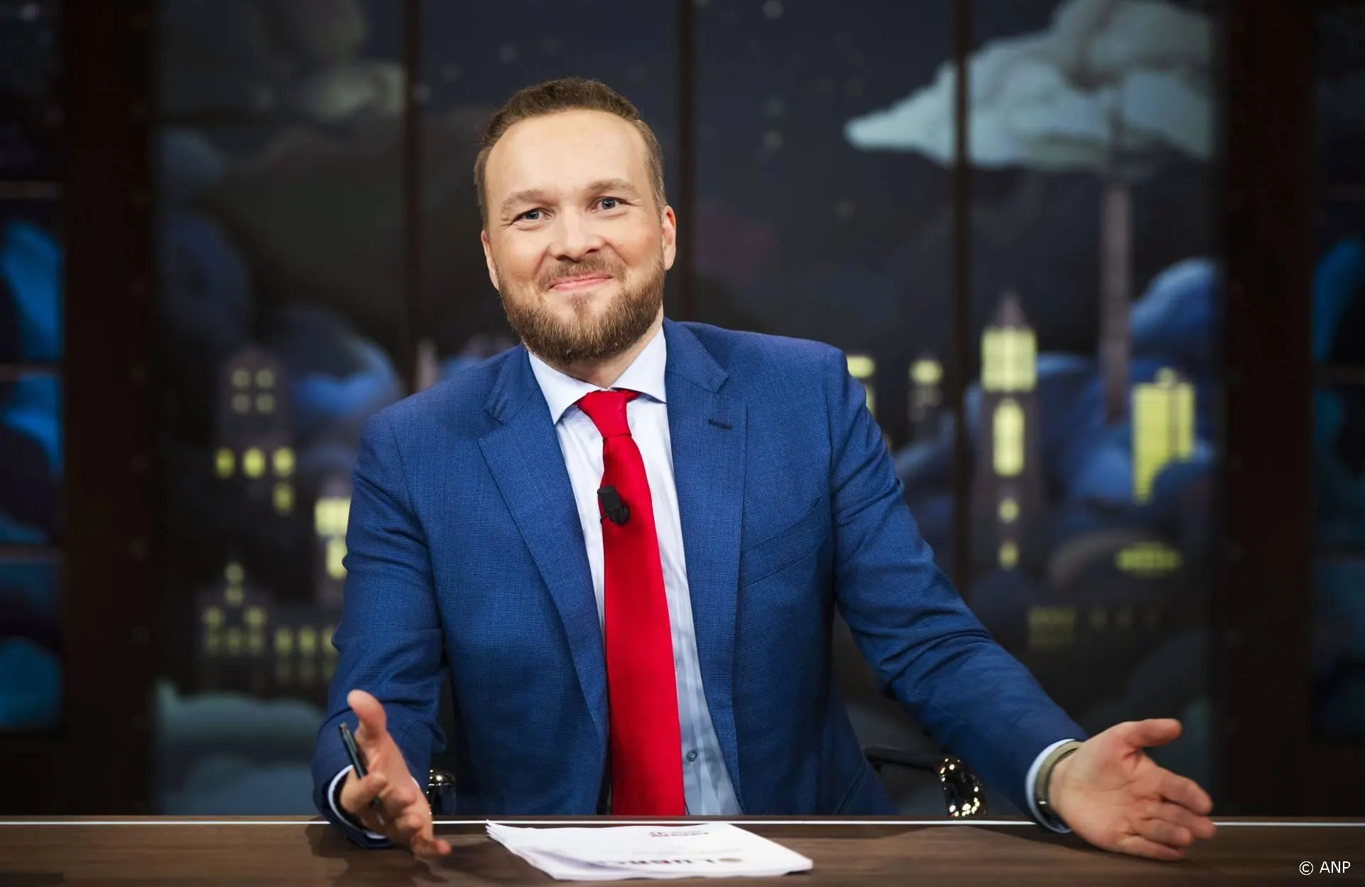 Arjen Lubach maakt grote impact met tip voor goedkoop tanken
