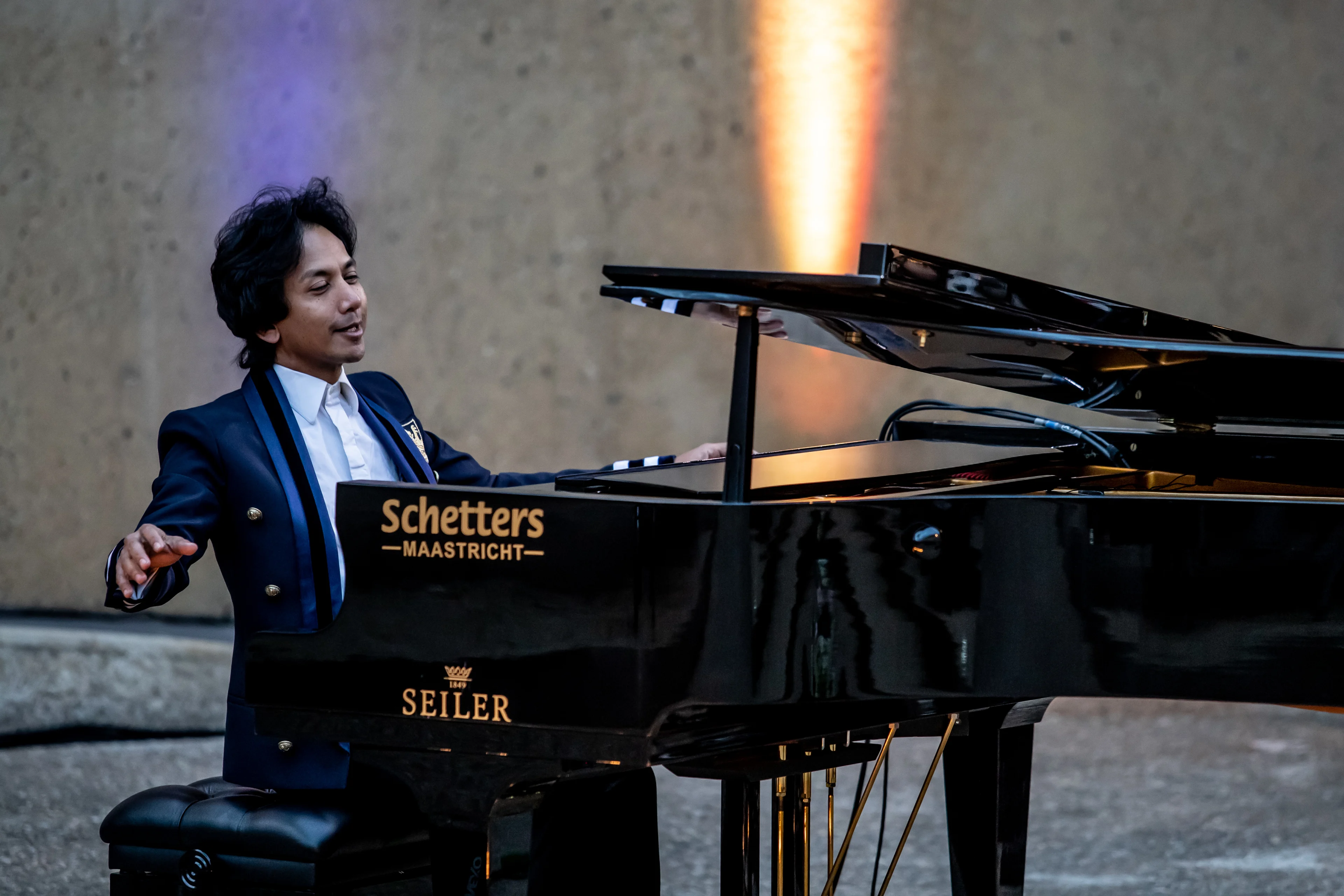 Bekijk hier optreden van Wibi Soerjadi in het Concertgebouw