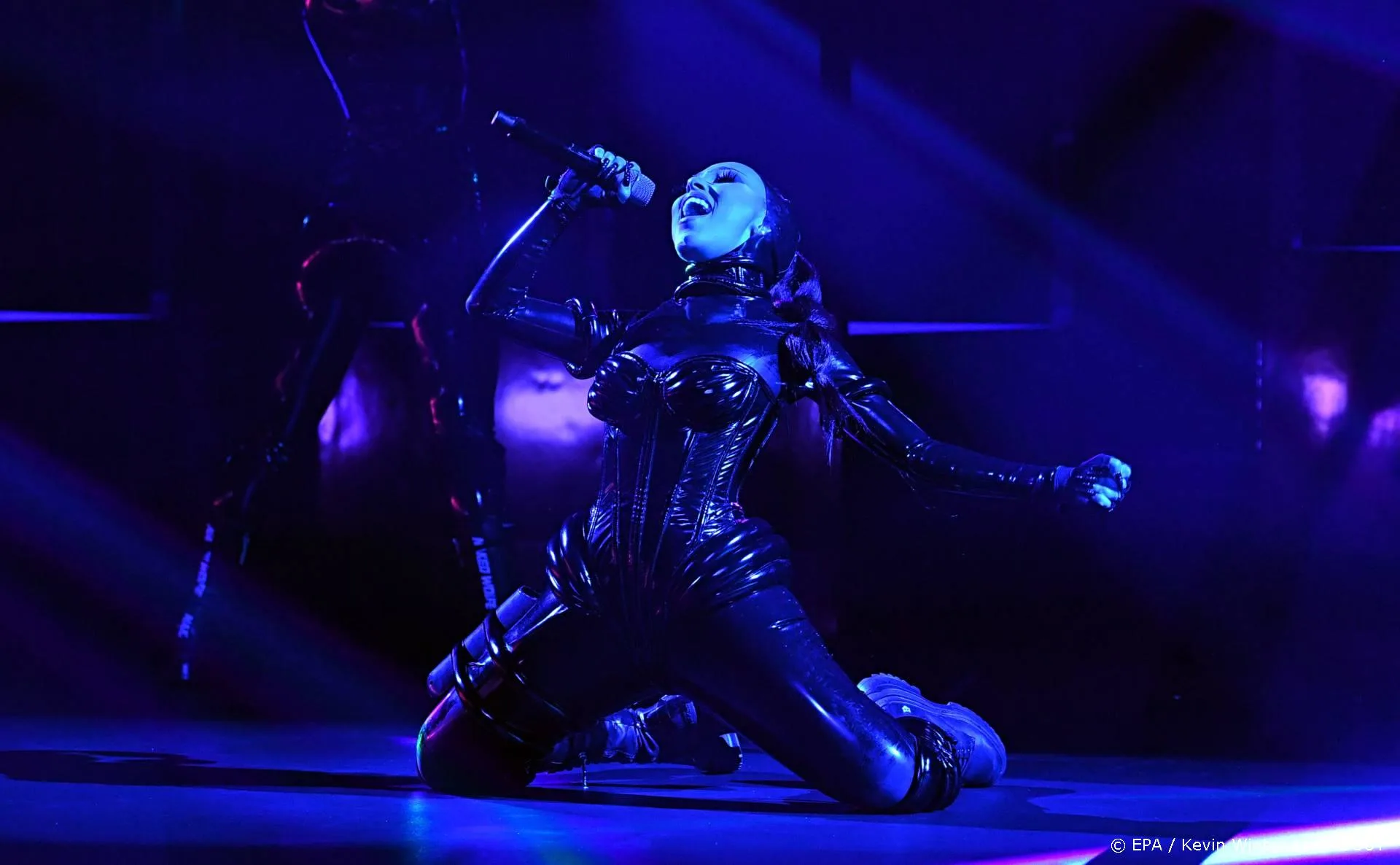 Doja Cat test positief op corona en moet optredens afzeggen