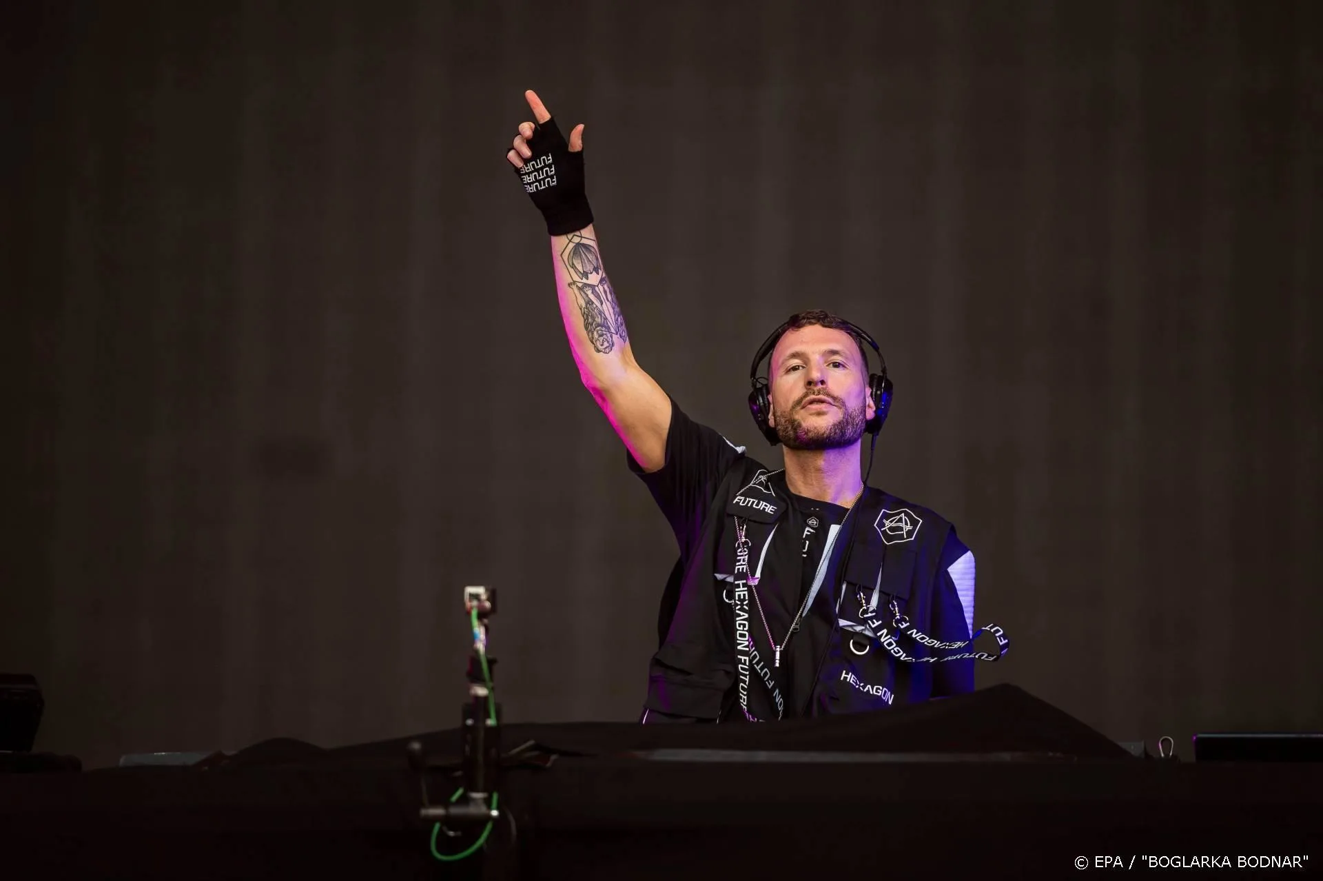 Don Diablo doet set op het toilet