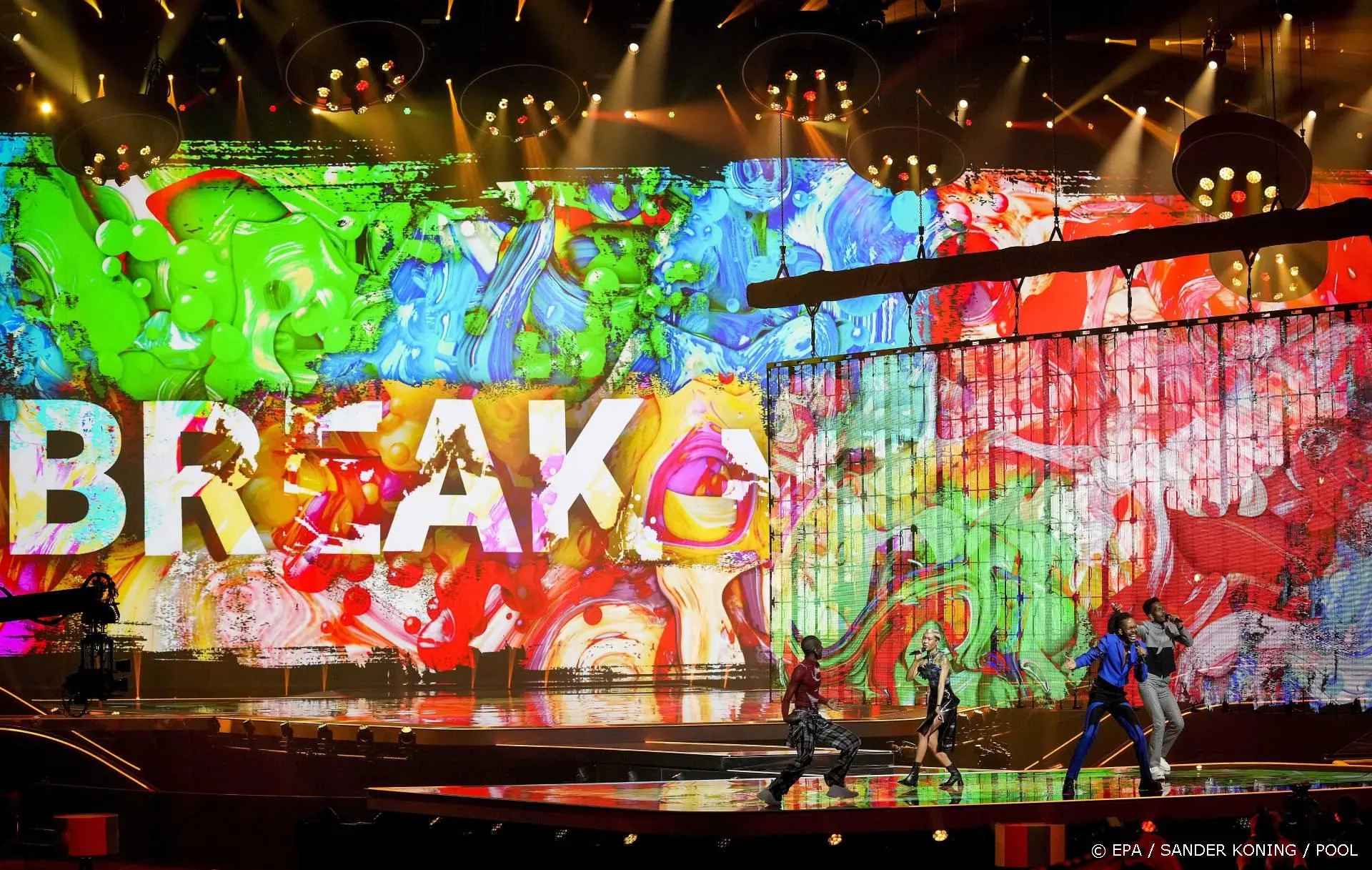 Jeangu Macrooy krijgt staande ovatie in Ahoy