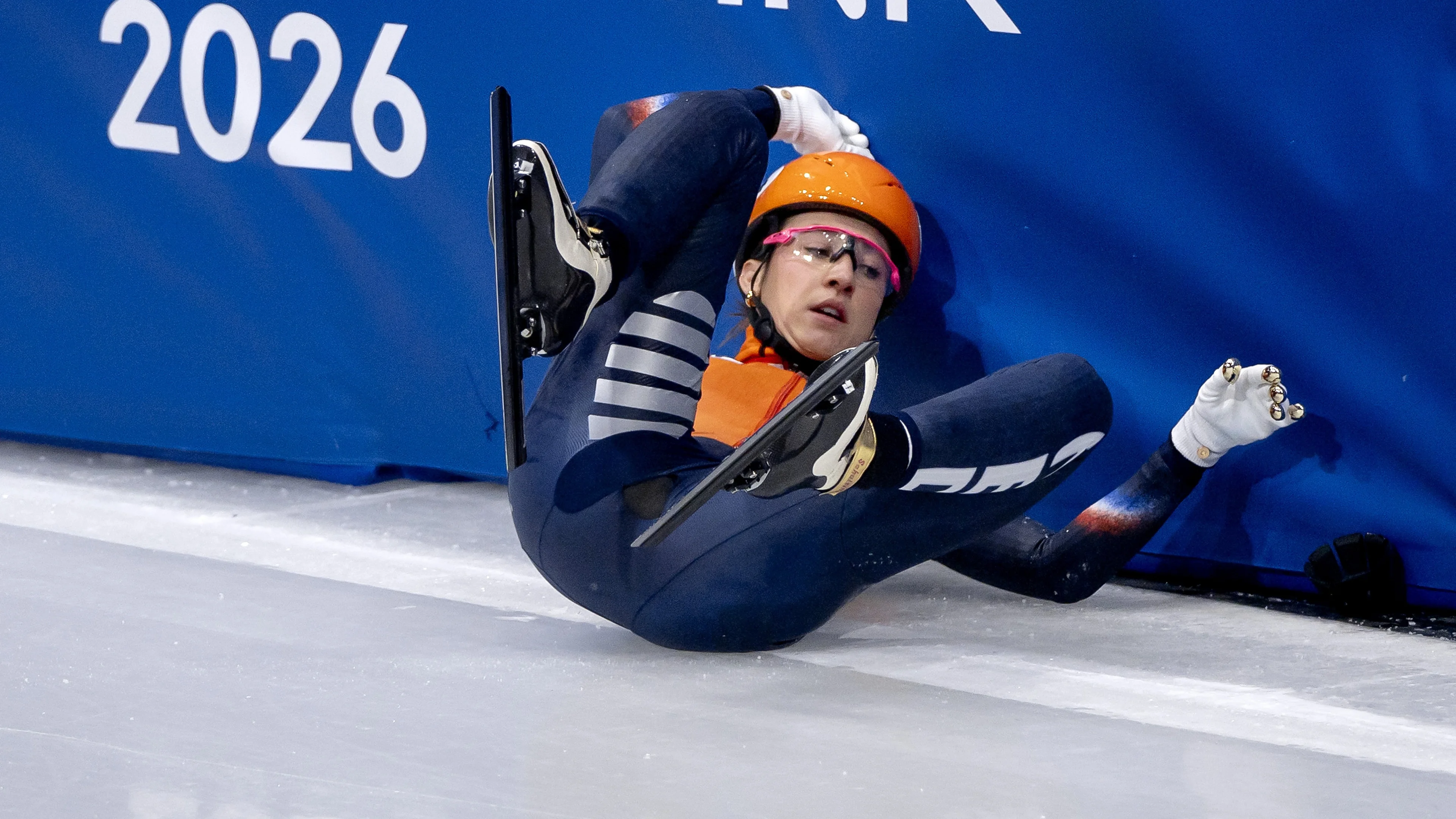 Suzanne Schulting en Xandra Velzeboer uitgeschakeld na val op Winterspelen