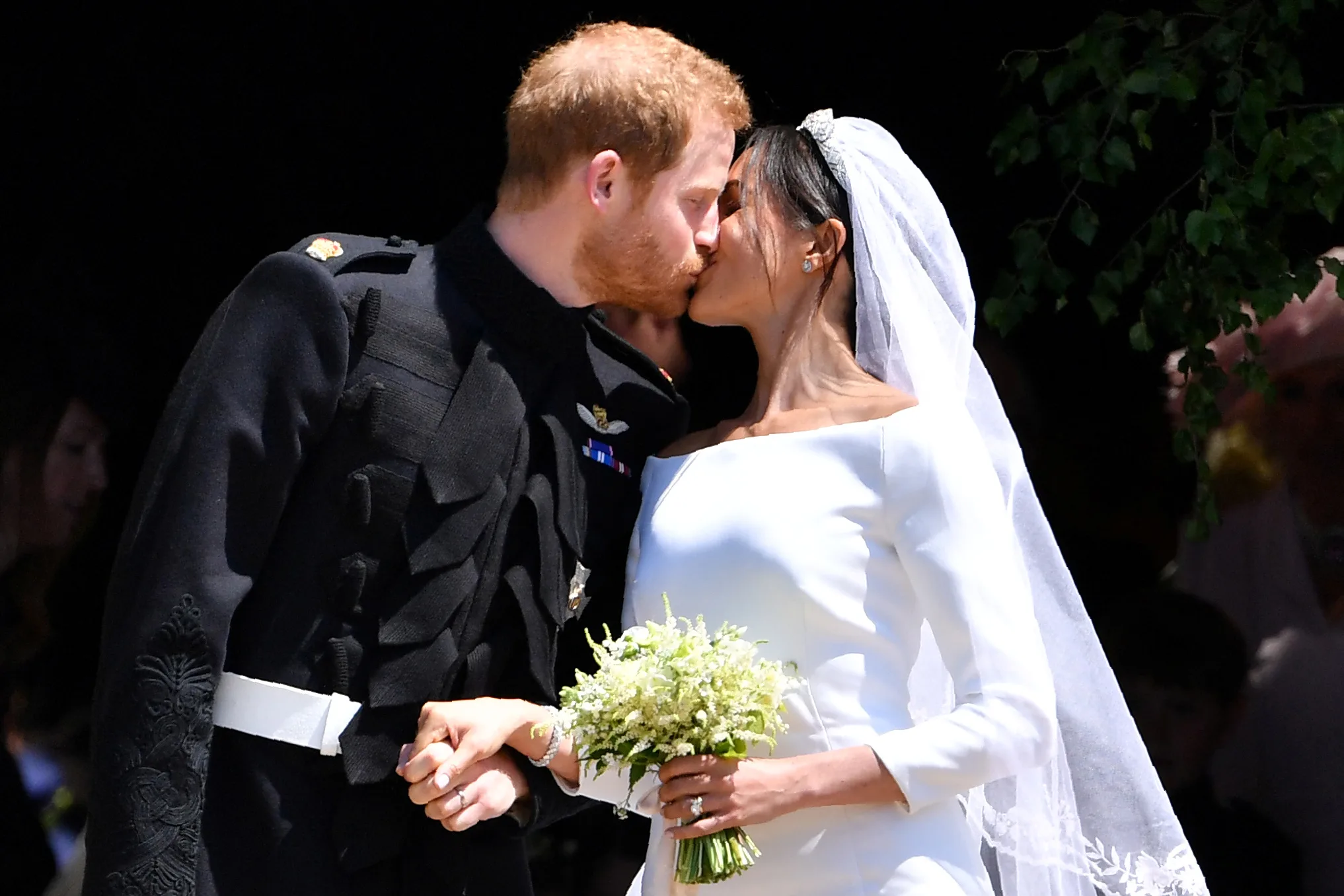 Harry en Meghan vieren papieren bruiloft