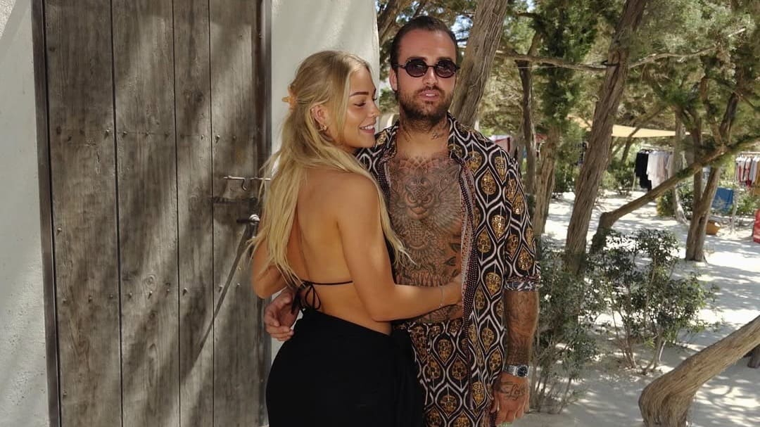 Zien: Dave Roelvink moet tattoos verbergen in Japans hotel