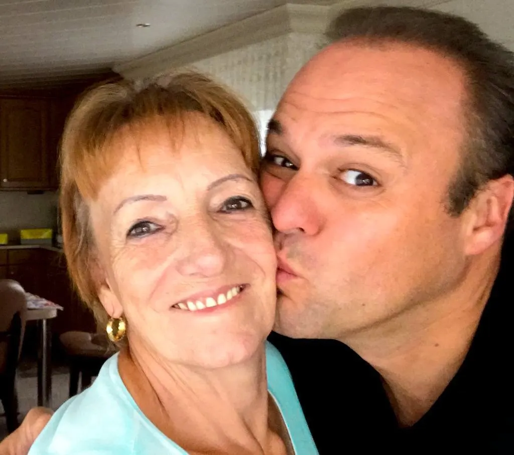 Frans Bauer verwent zijn moeder op bijzondere dag