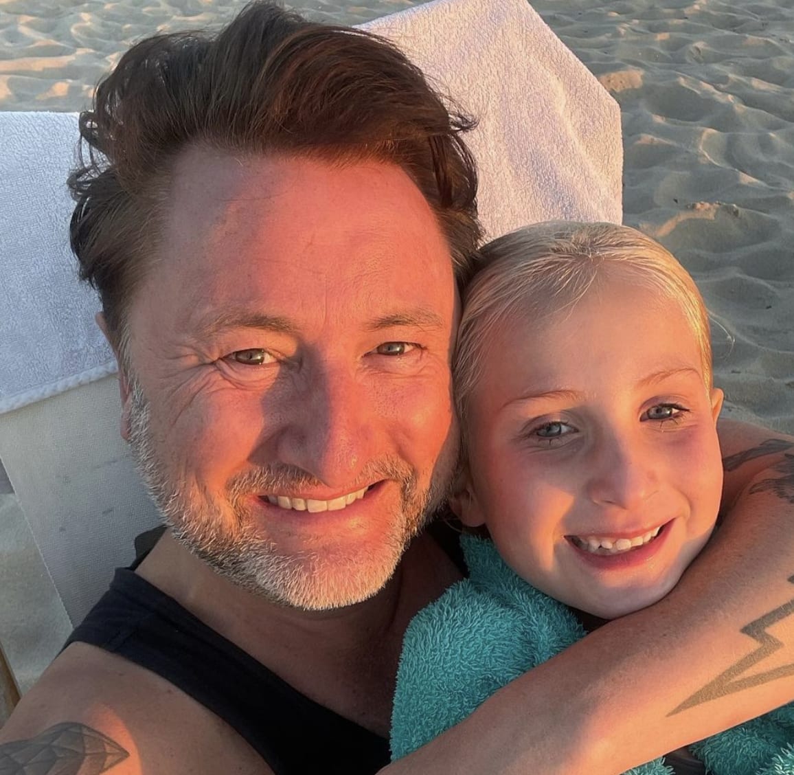 Dennis Weening in shock als hij kamer dochter binnenloopt 